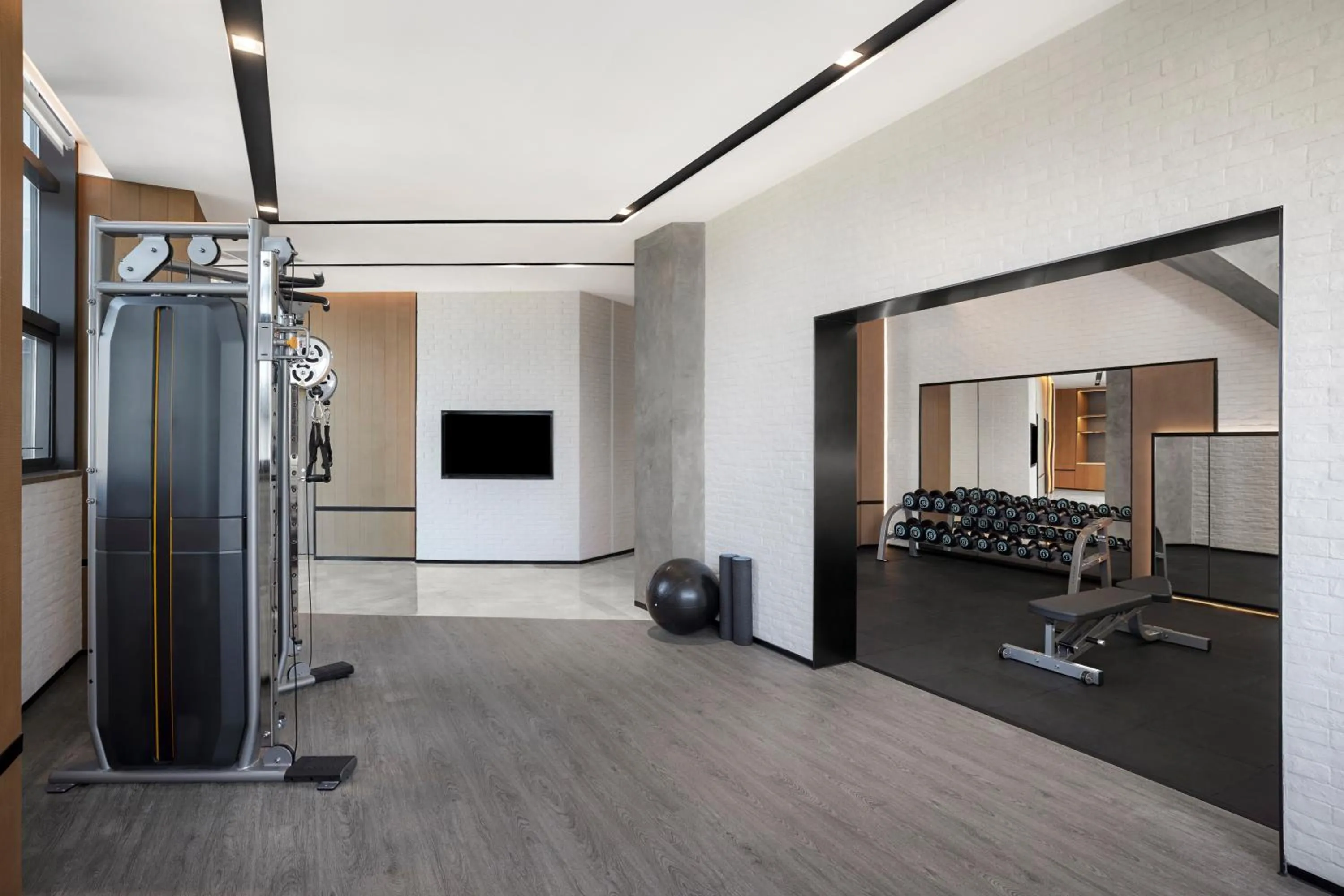 Fitness centre/facilities in Four Points by Sheraton Shenzhen Bao'an