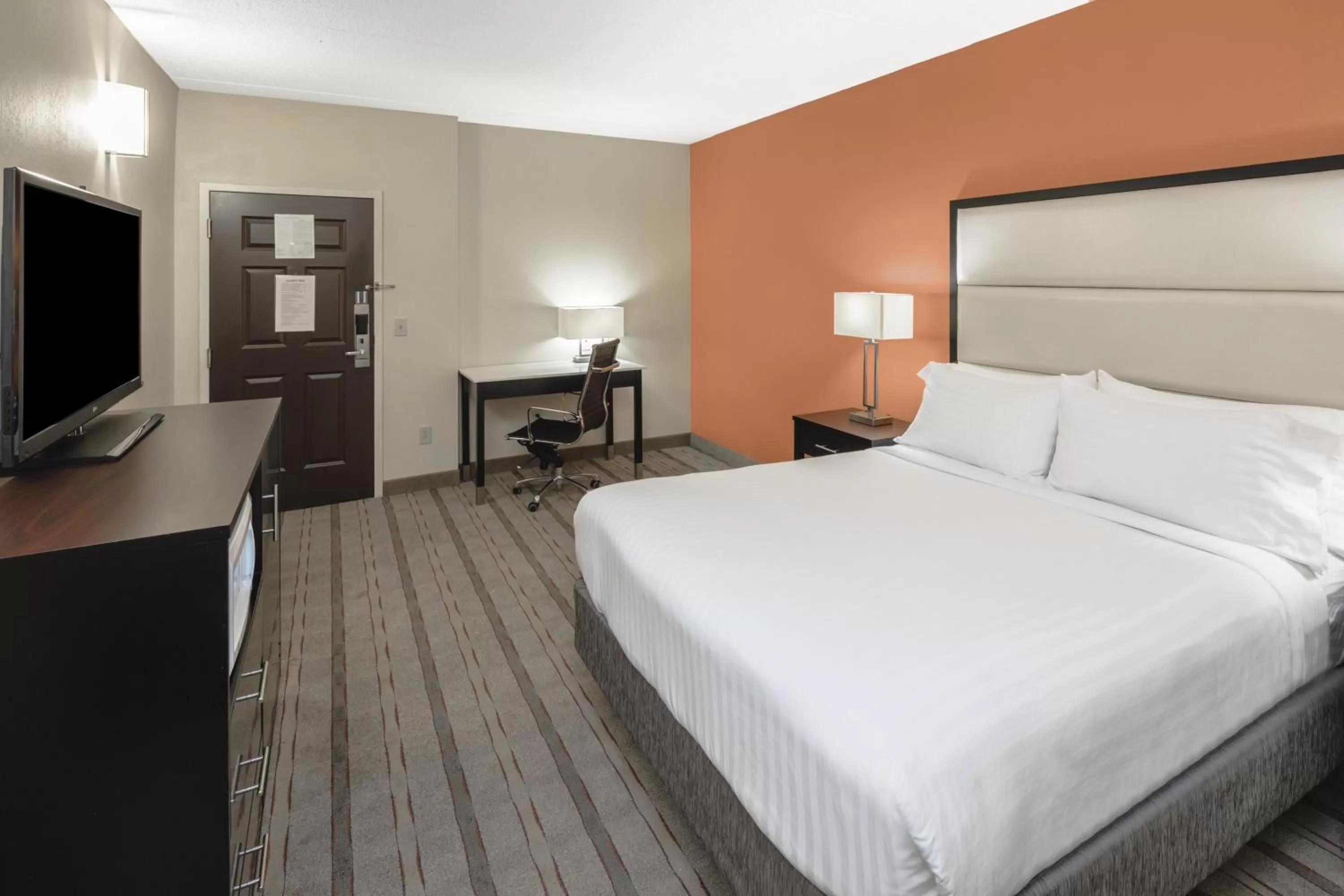 Photo of the whole room, Bed in Holiday Inn Express & Suites Atlanta NE- Duluth by IHG