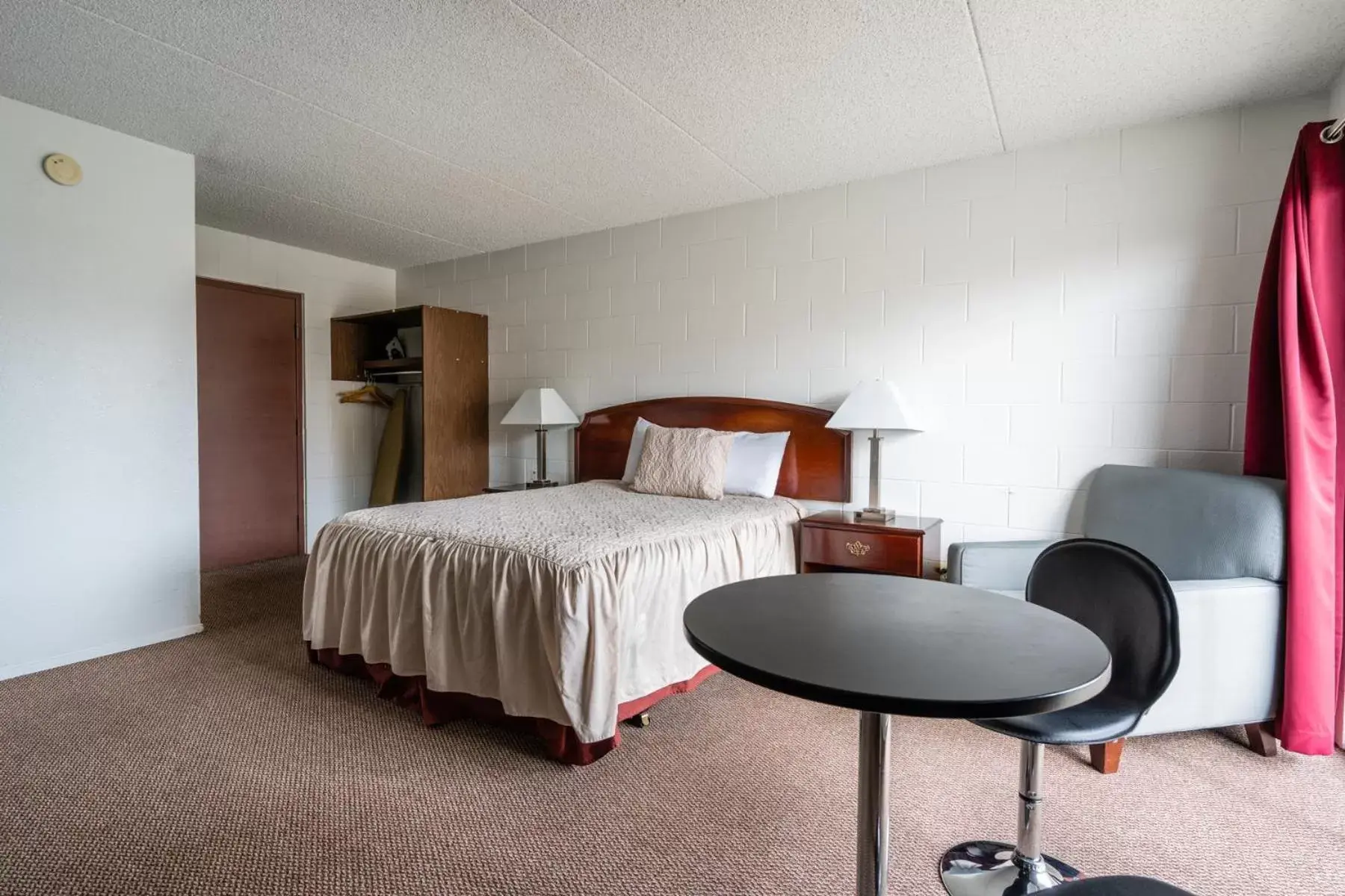 Deluxe Single Room with Balcony in M&M Motel Deluxe Single Room with Balcony in M&M Motel