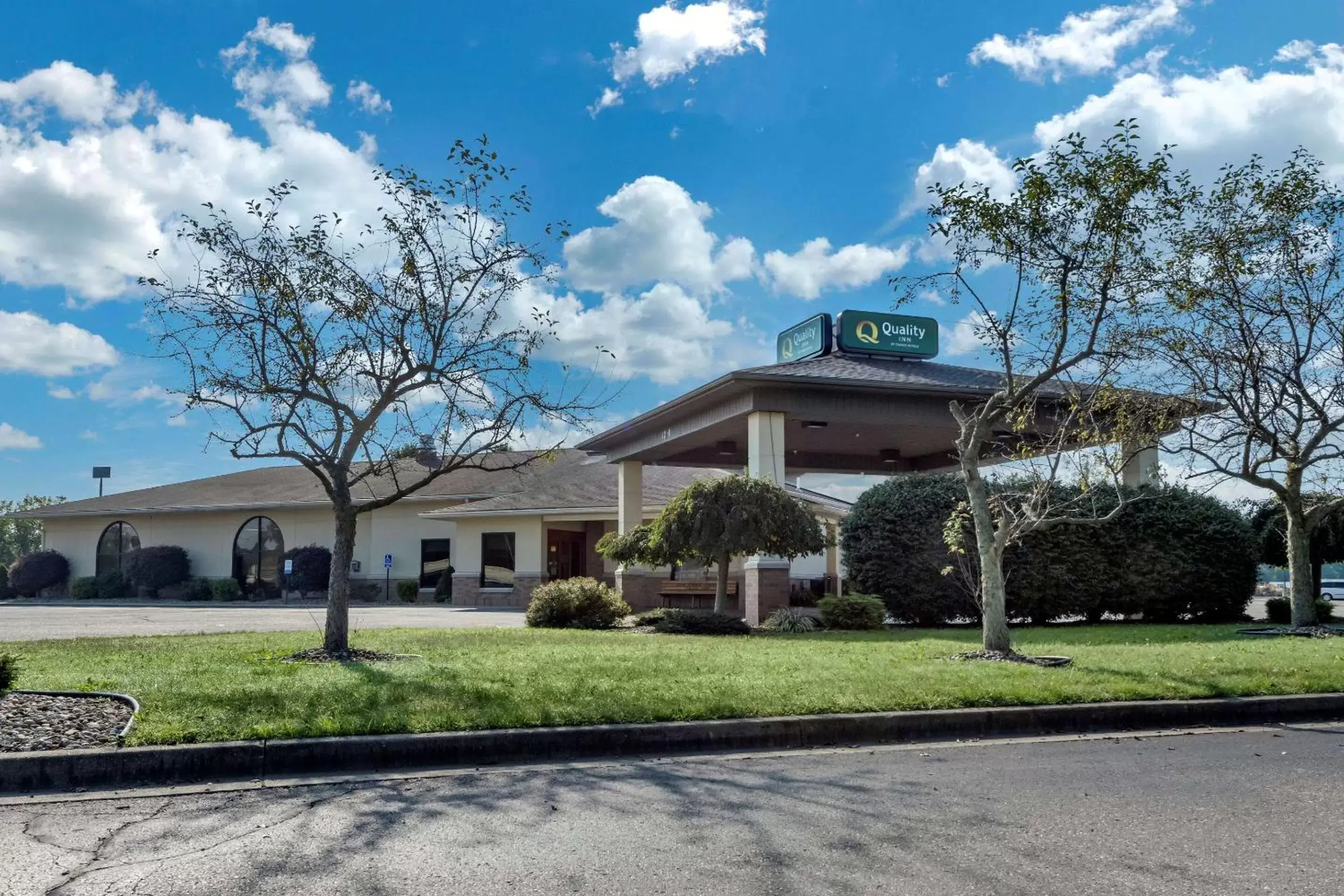 Property building in Quality Inn Dover Property building in Quality Inn Dover