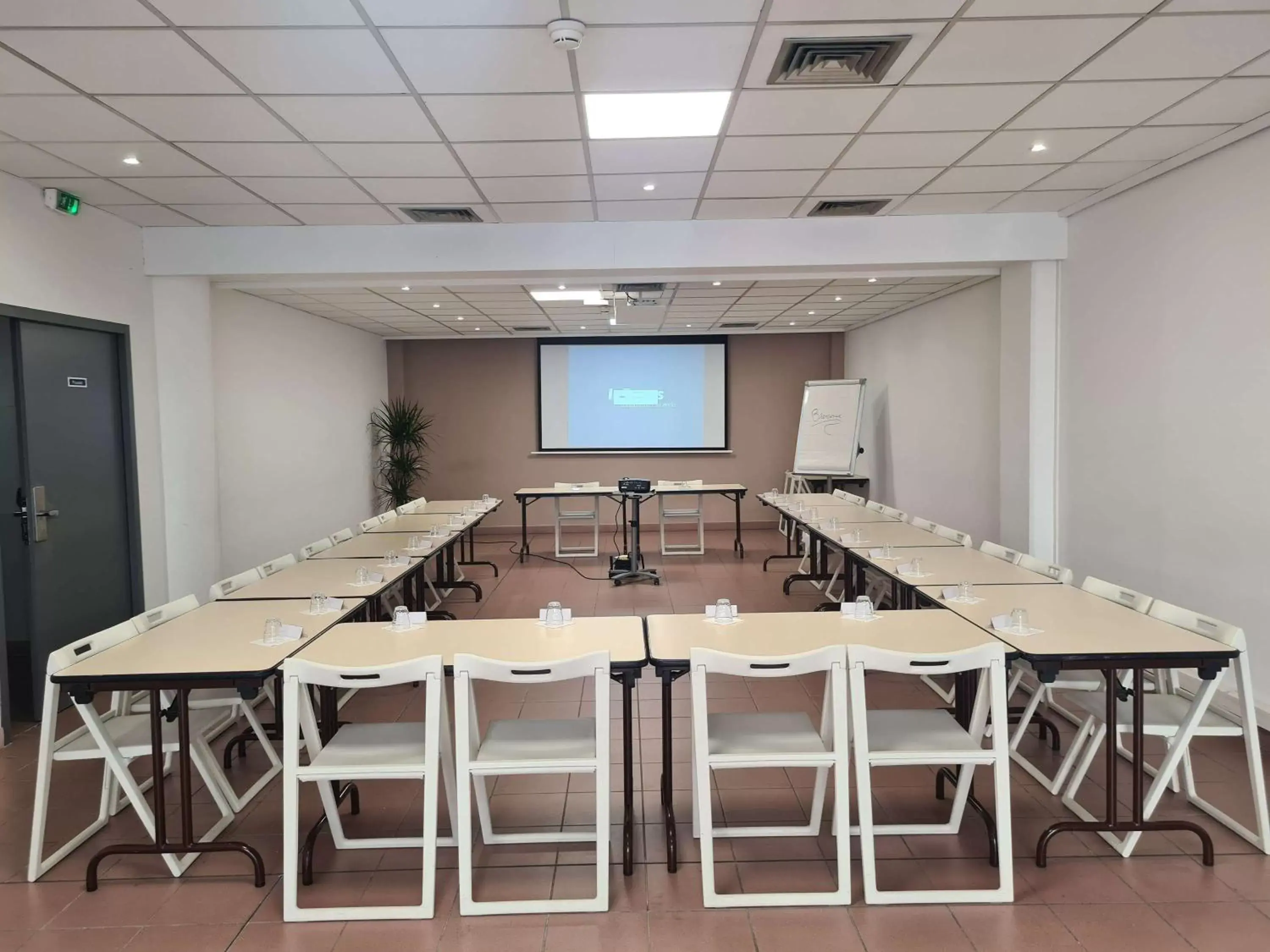 Property building in Ibis Budget Toulon Centre