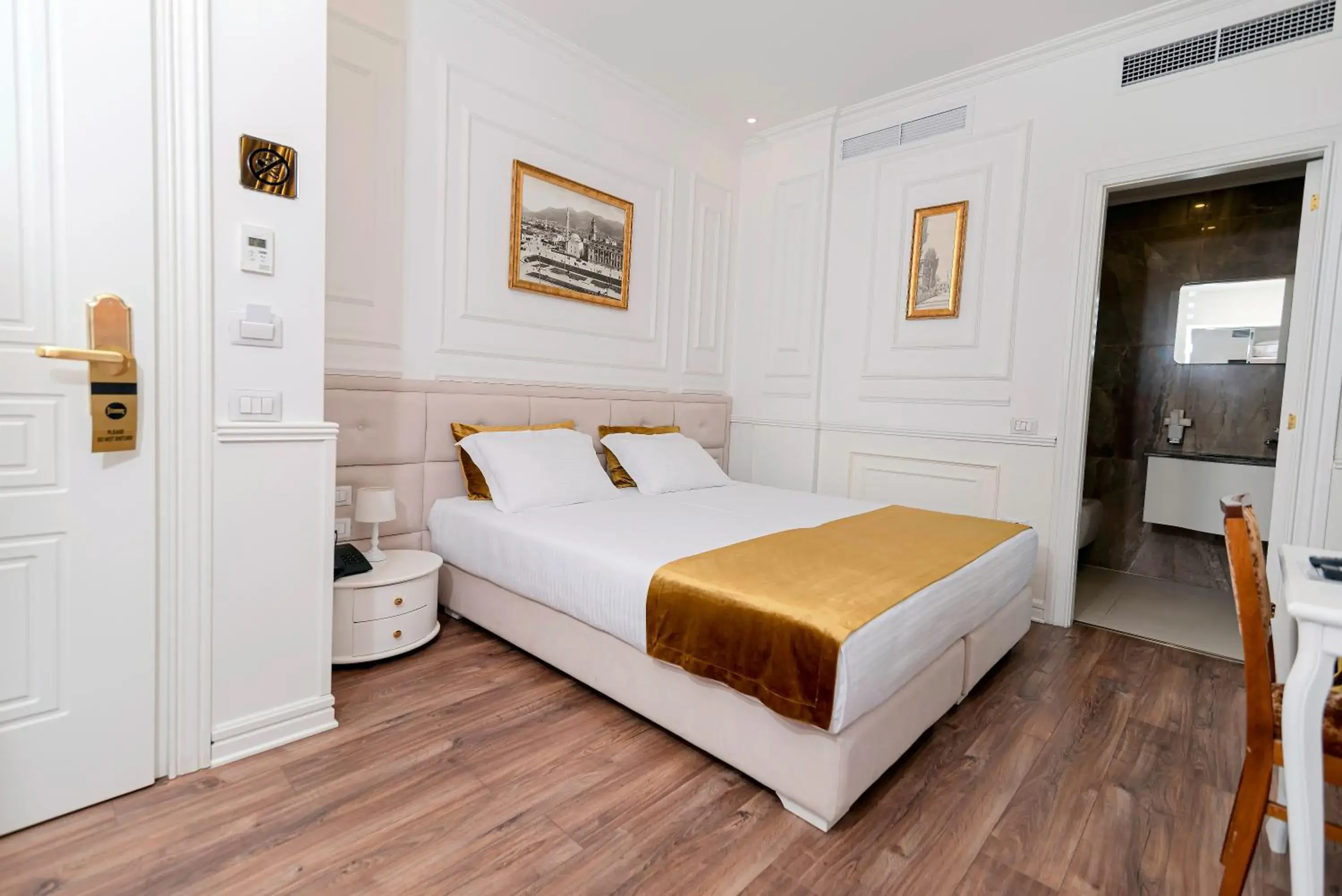 Day, Bed in Eler Hotel Day, Bed in Eler Hotel