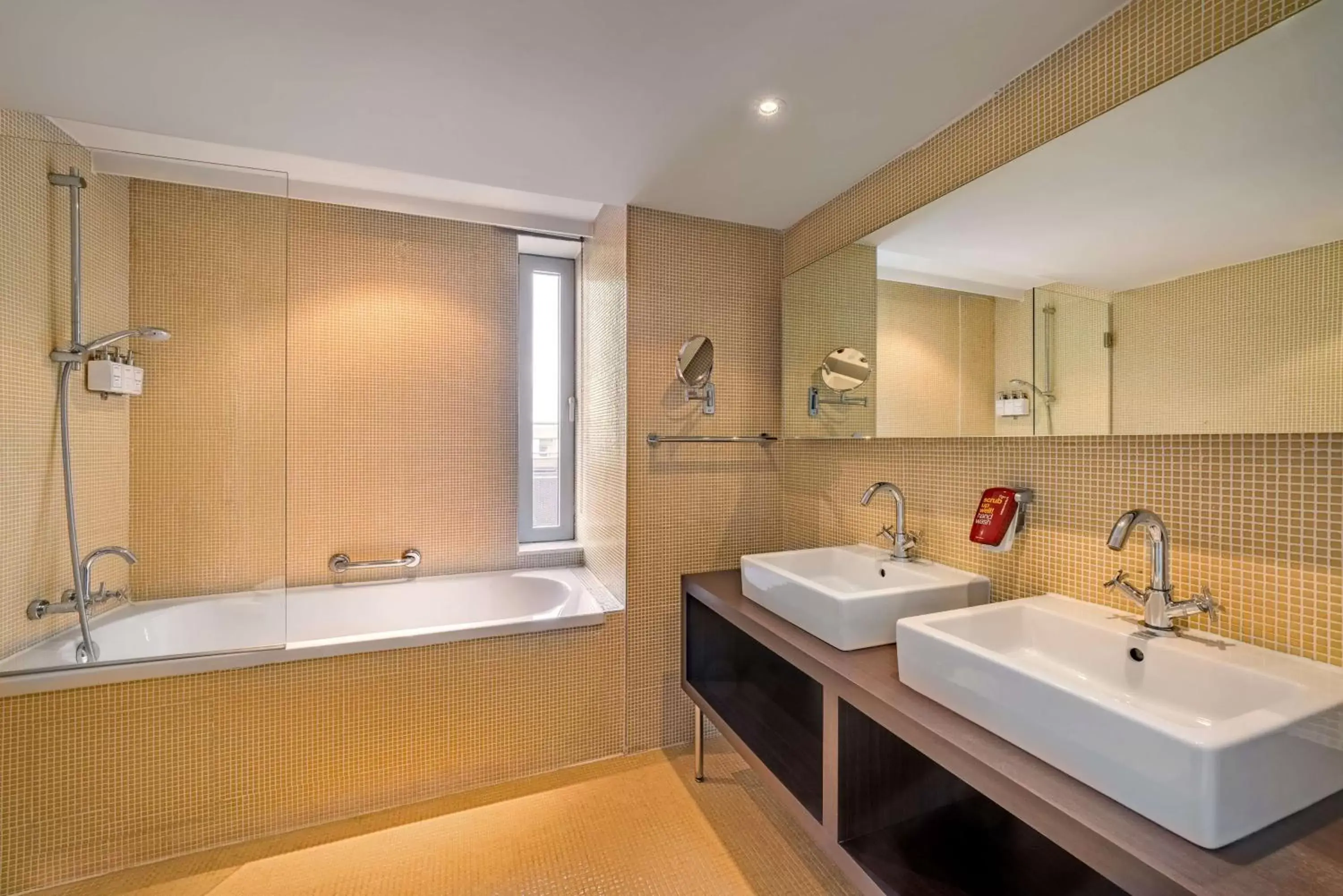 Bathroom in Park Inn by Radisson Antwerpen