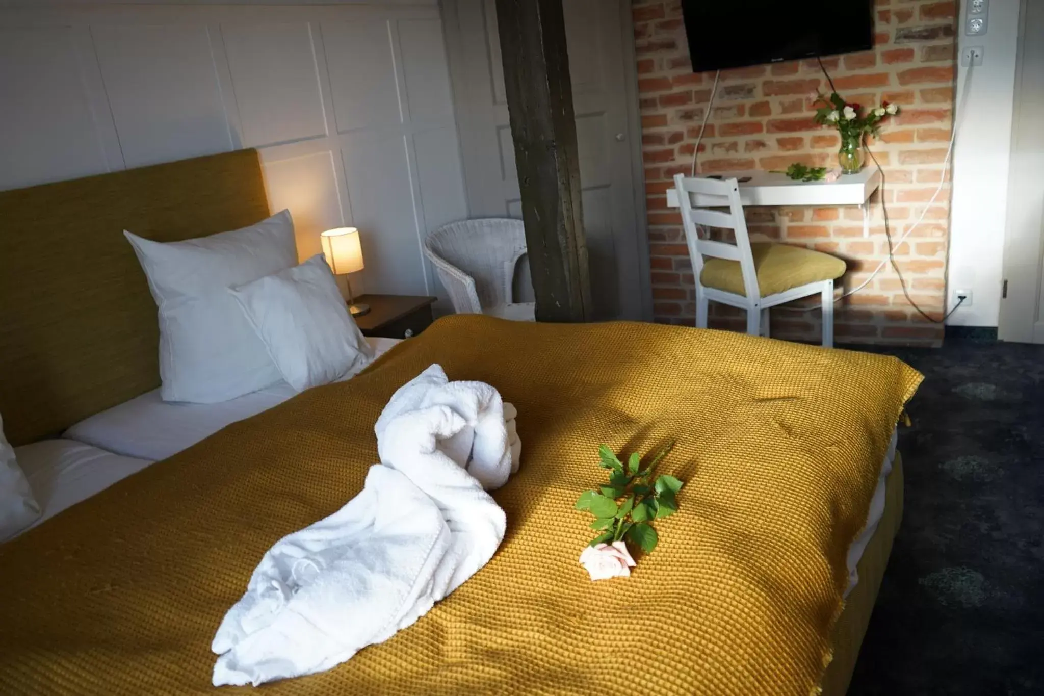 Bed in Riverside Inn Bed in Riverside Inn