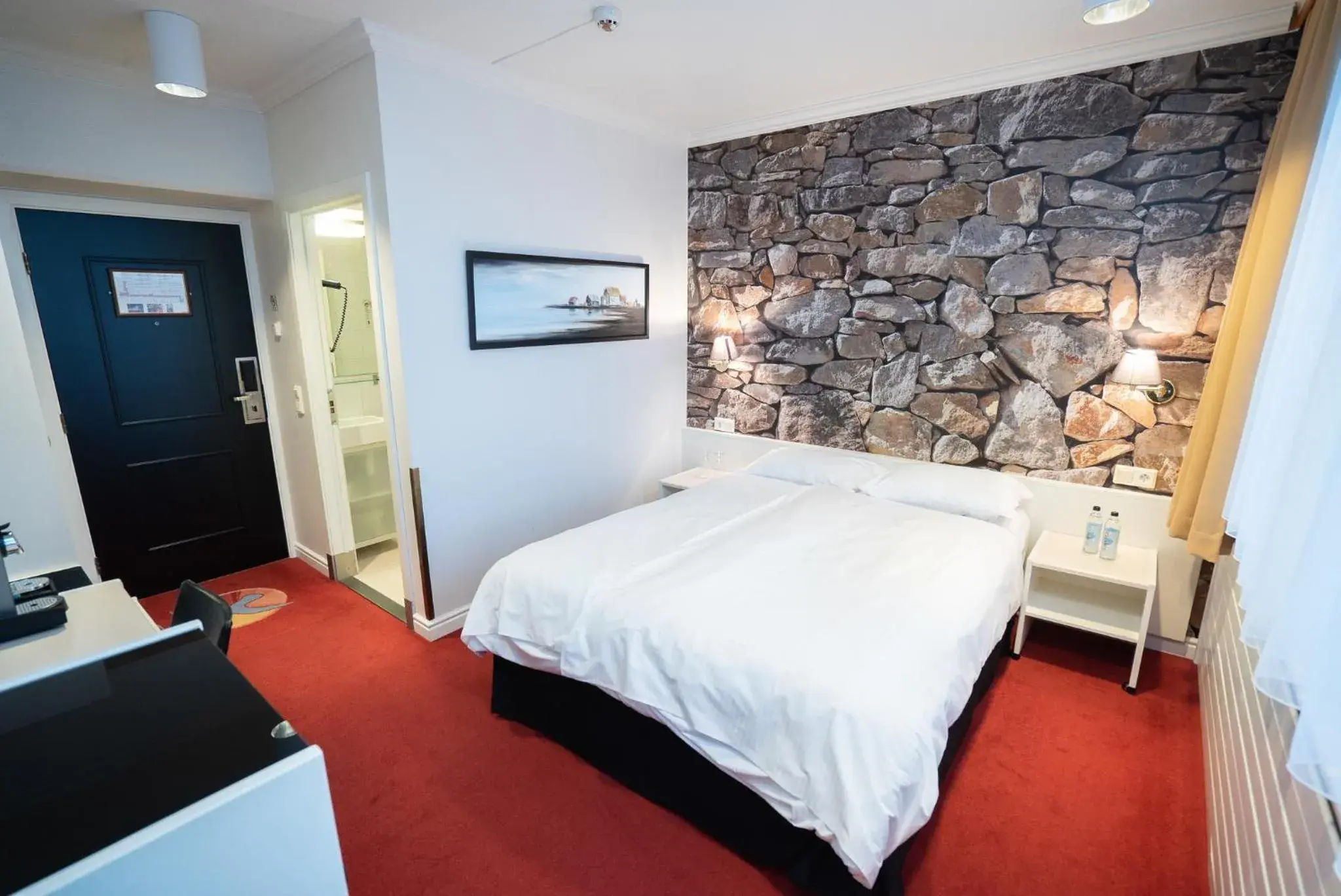 Photo of the whole room, Bed in Hotel Keflavik by Reykjavik Keflavik Airport