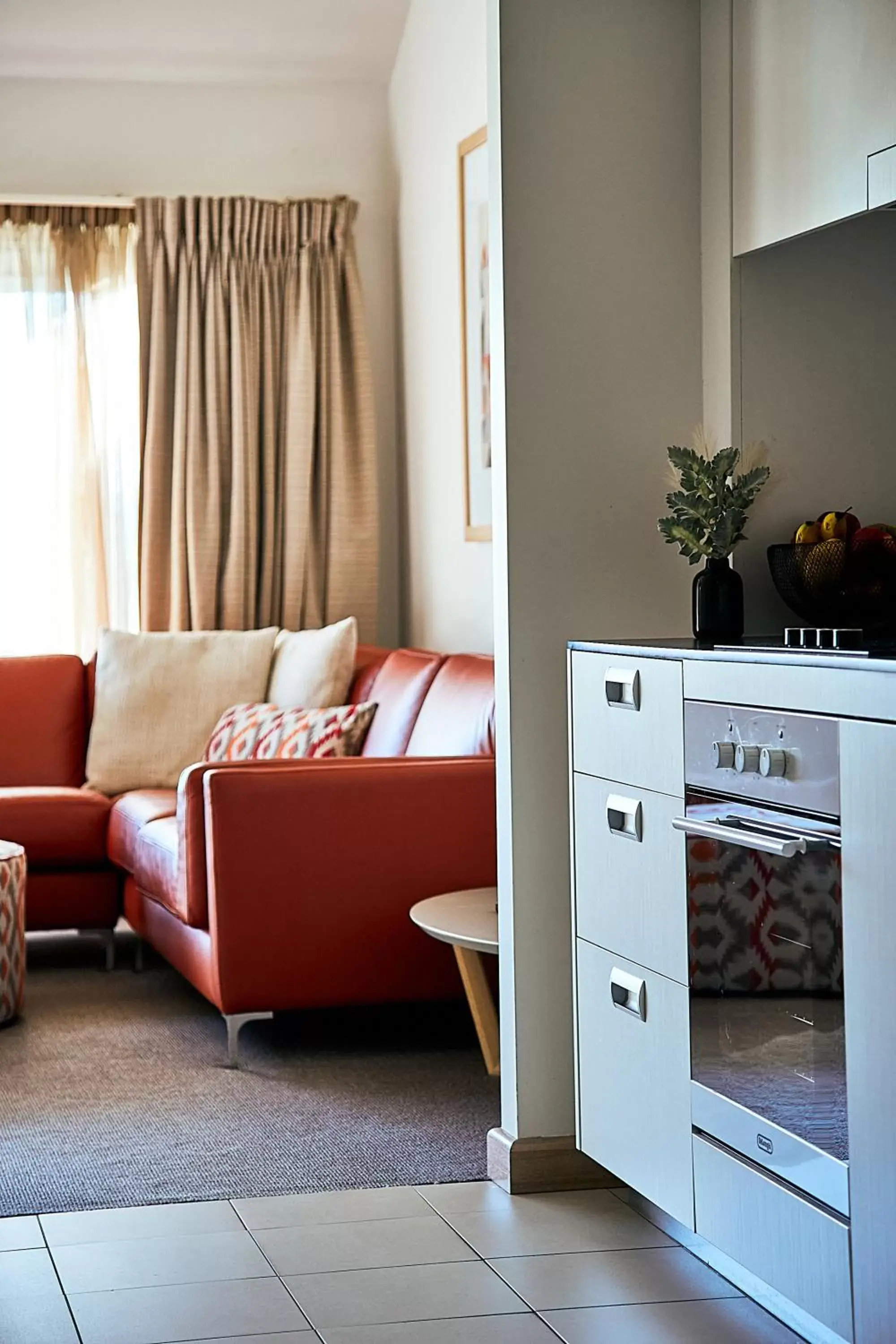 Kitchen or kitchenette, Seating Area in Salamanca Inn