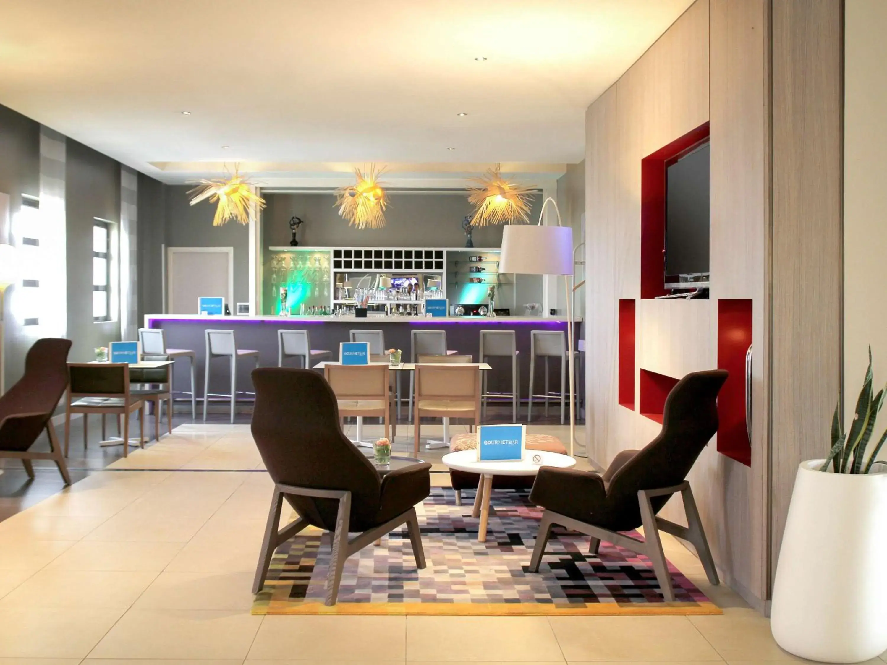 Lounge or bar in Novotel Constantine