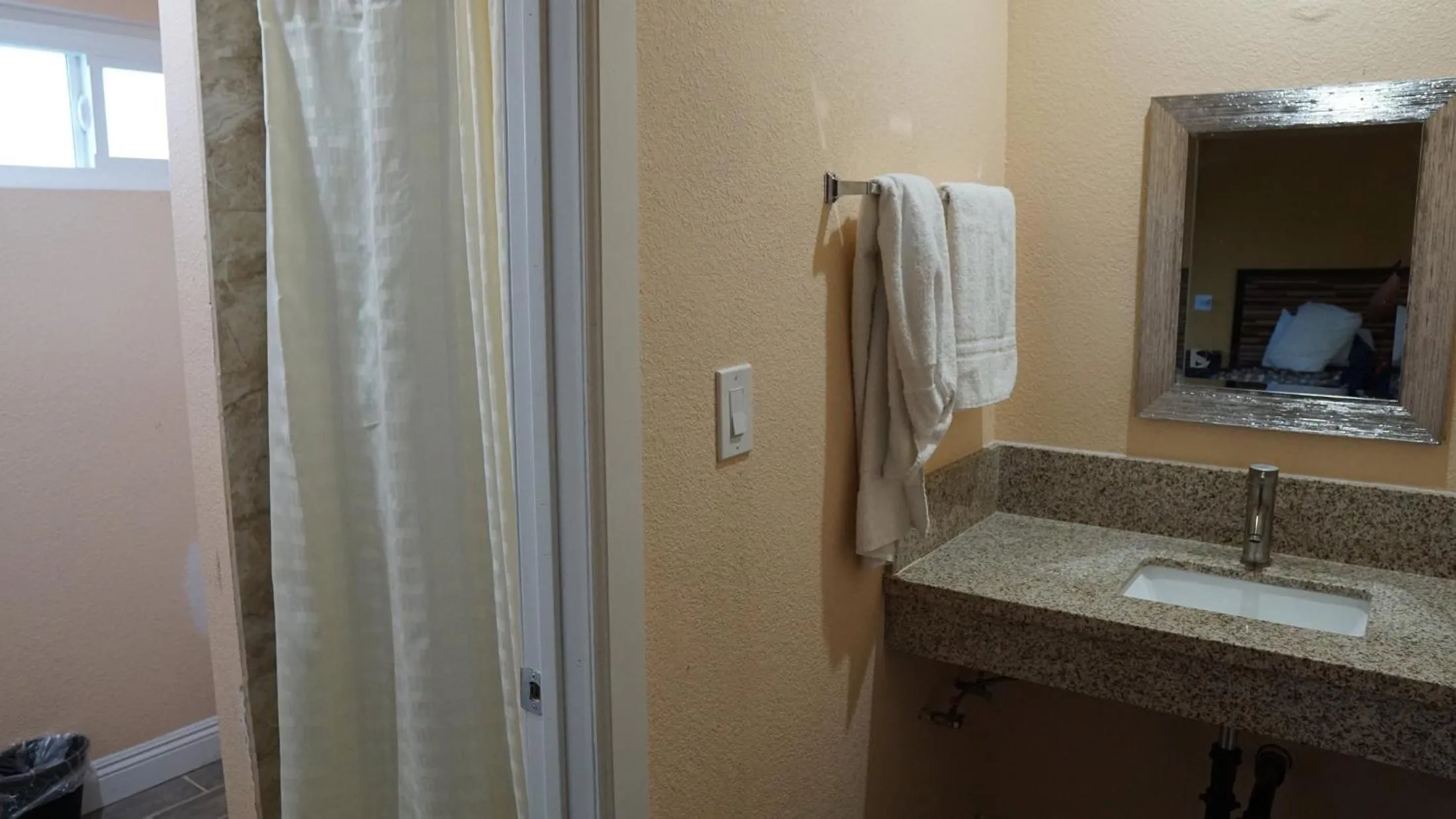 Holly Crest Hotel - Los Angeles, LAX Airport