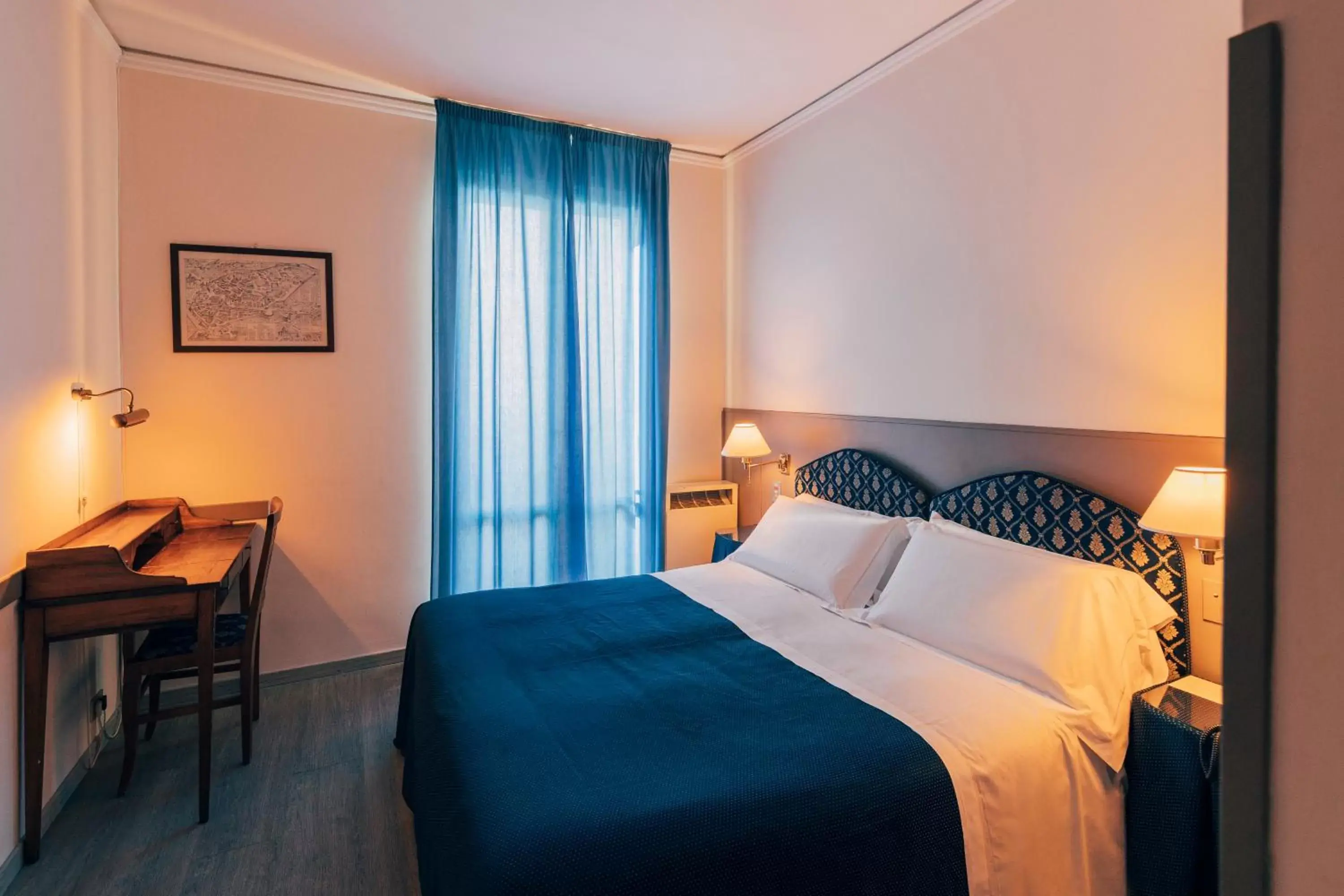 Bedroom, Bed in Hotel San Luca