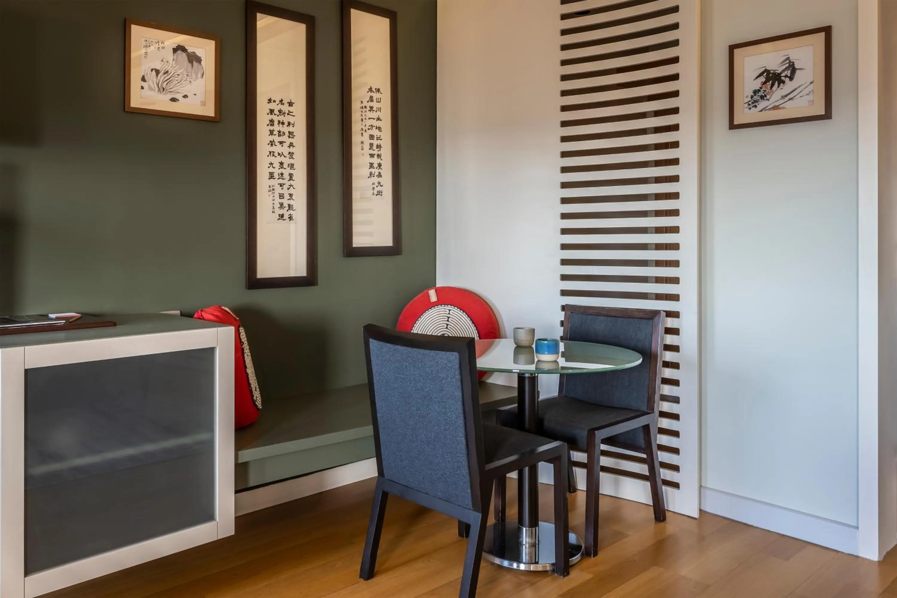 Dining area in Ansen Hotel and Suites