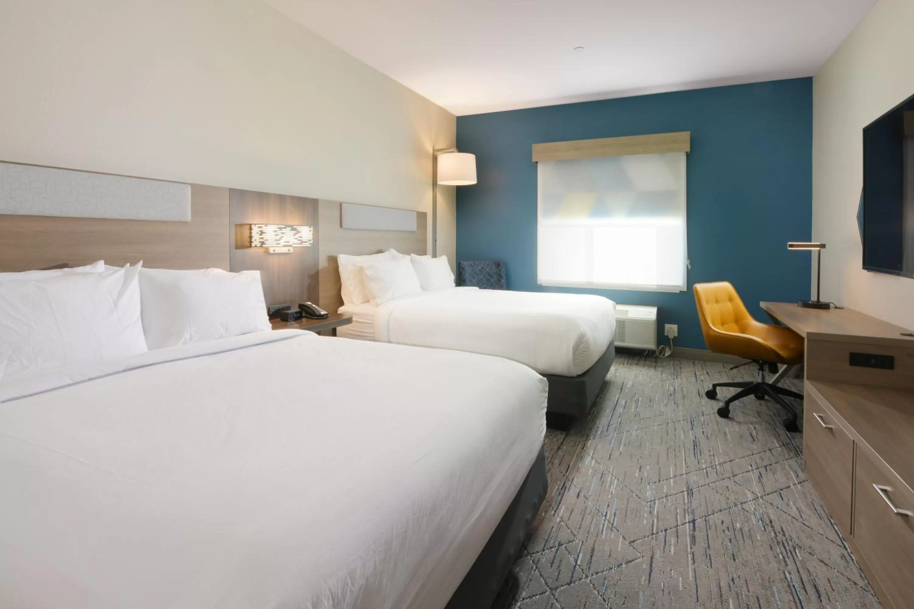 Bed in Holiday Inn Express & Suites - Williamstown - Glassboro by IHG
