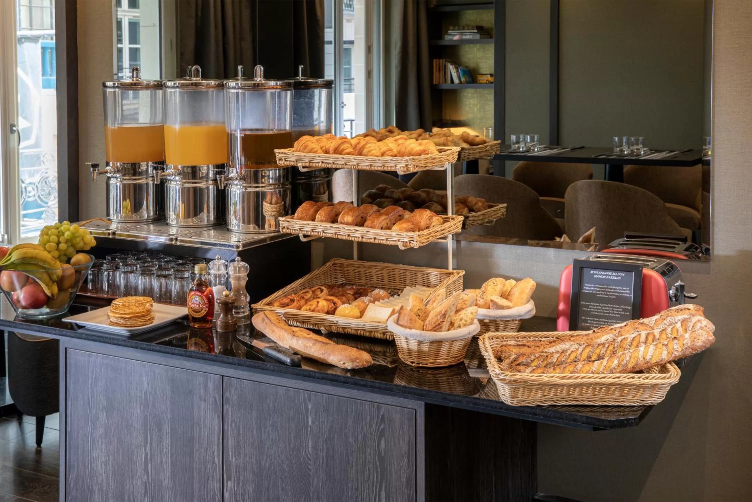 Breakfast in Daunou Opéra