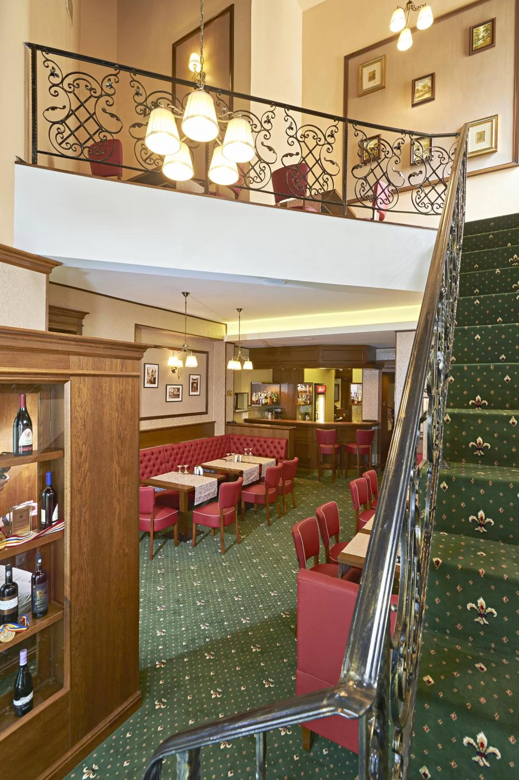 Restaurant/places to eat in Hotel Ambient