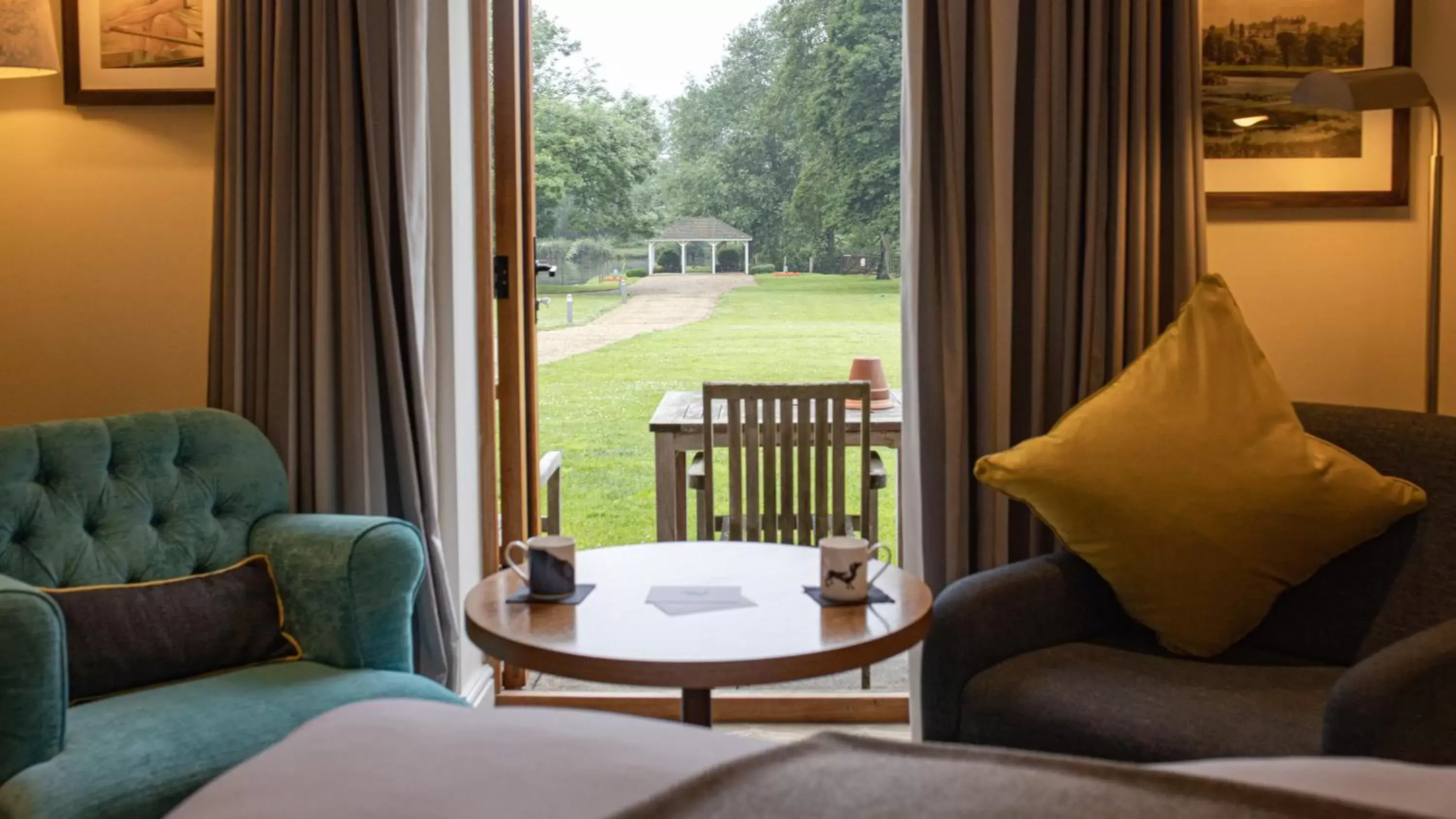 Bedroom, Seating Area in voco - Oxford Thames, an IHG Hotel