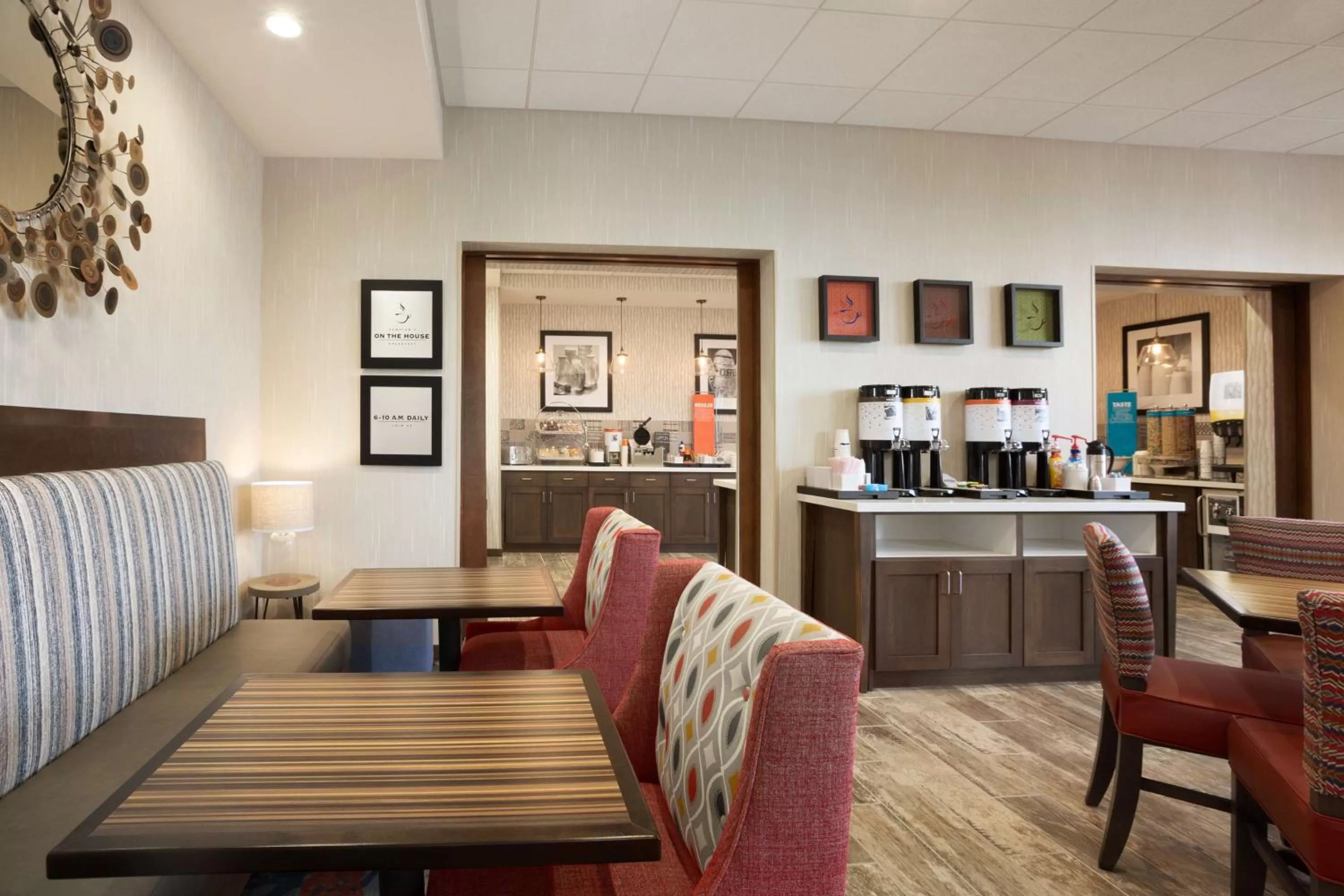 Dining area in Hampton Inn Salt Lake City Cottonwood