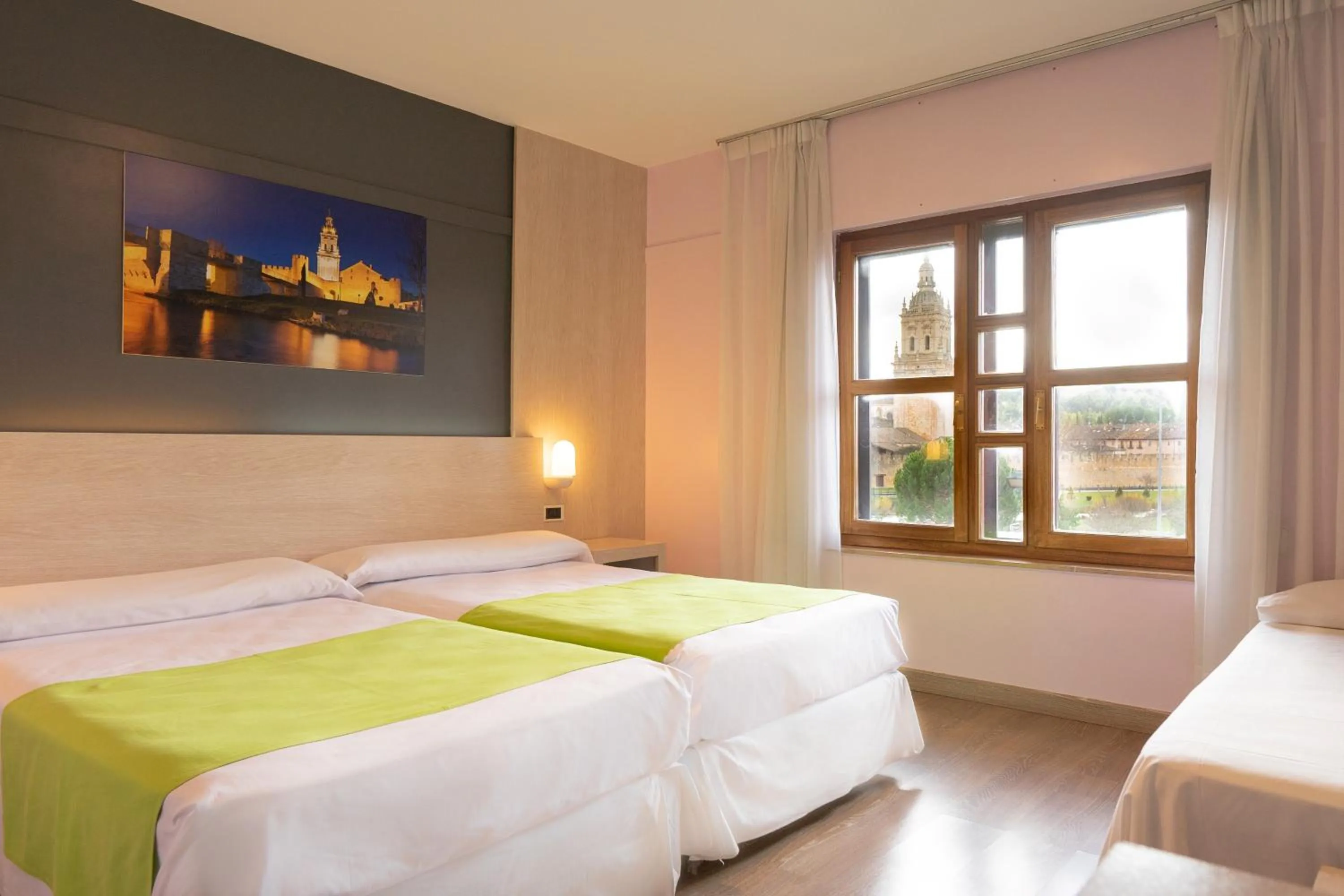 Photo of the whole room, Bed in Hotel Spa Rio Ucero