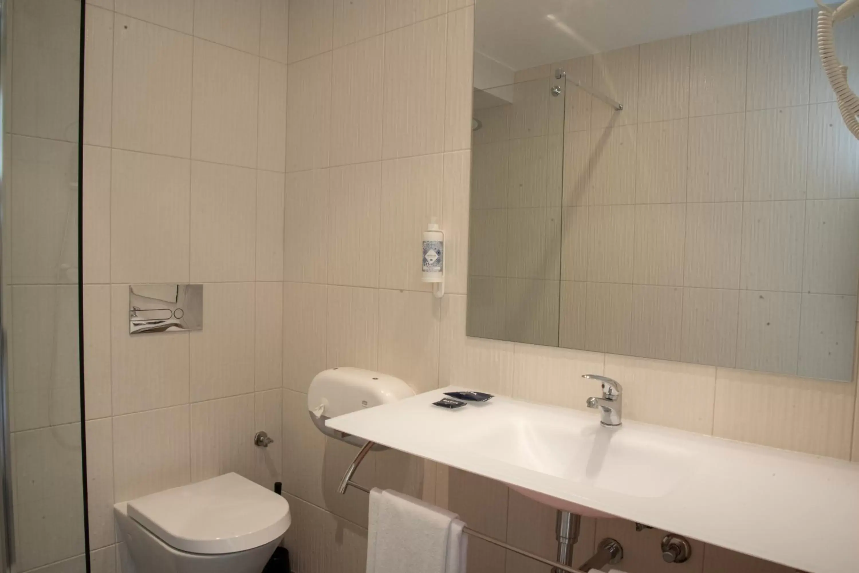 Bathroom in Hotel Porto Interface Trindade By Kavia