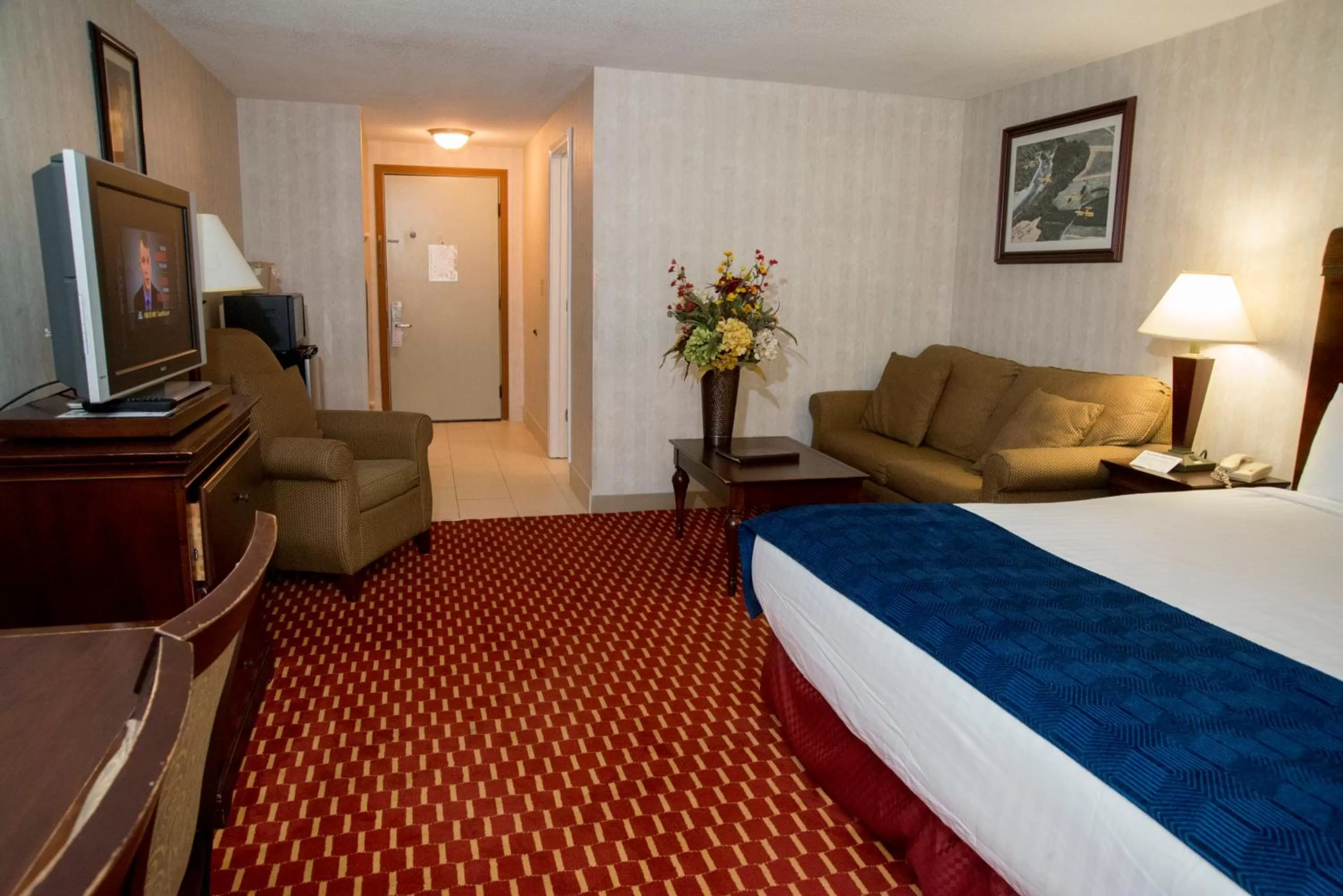 Seating area, Bed in Hampton Falls Inn