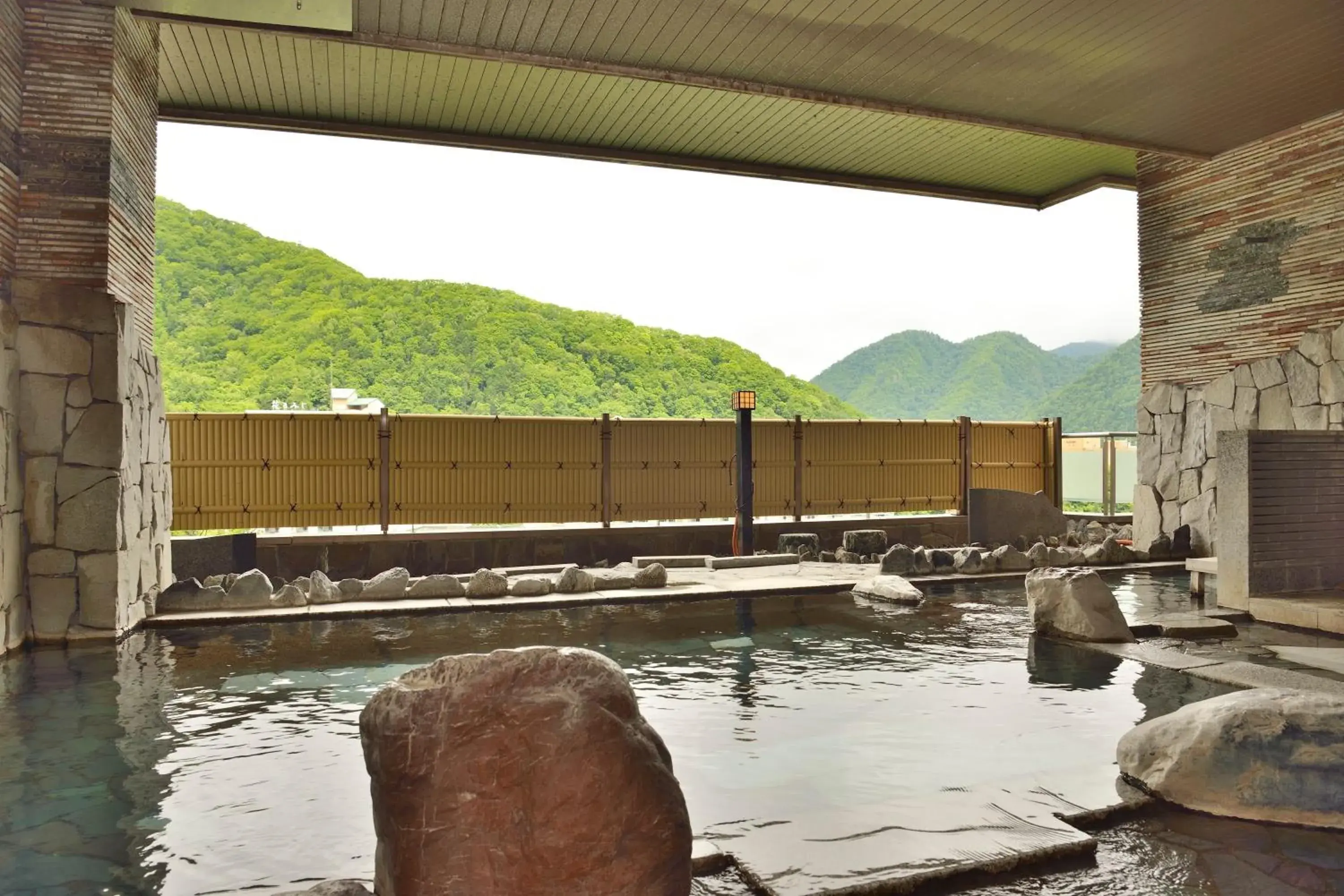 Open Air Bath, Mountain View in Jozankei Manseikaku Hotel Milione