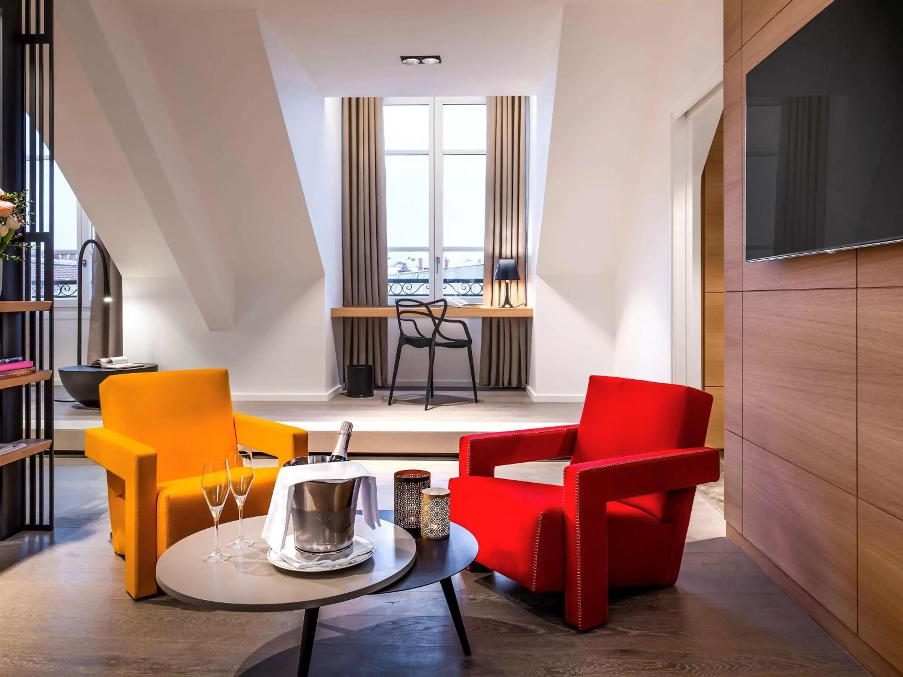 Photo of the whole room, Seating Area in Grand Hotel La Cloche Dijon - MGallery