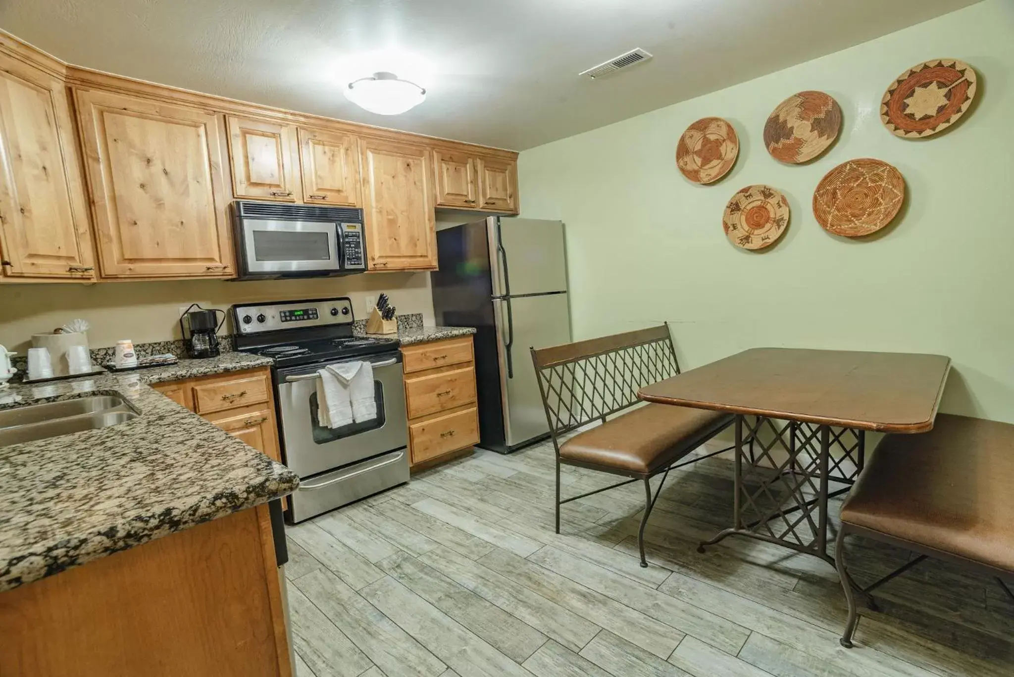 Kitchen/Kitchenette in Pioneer Lodge Zion National Park-Springdale