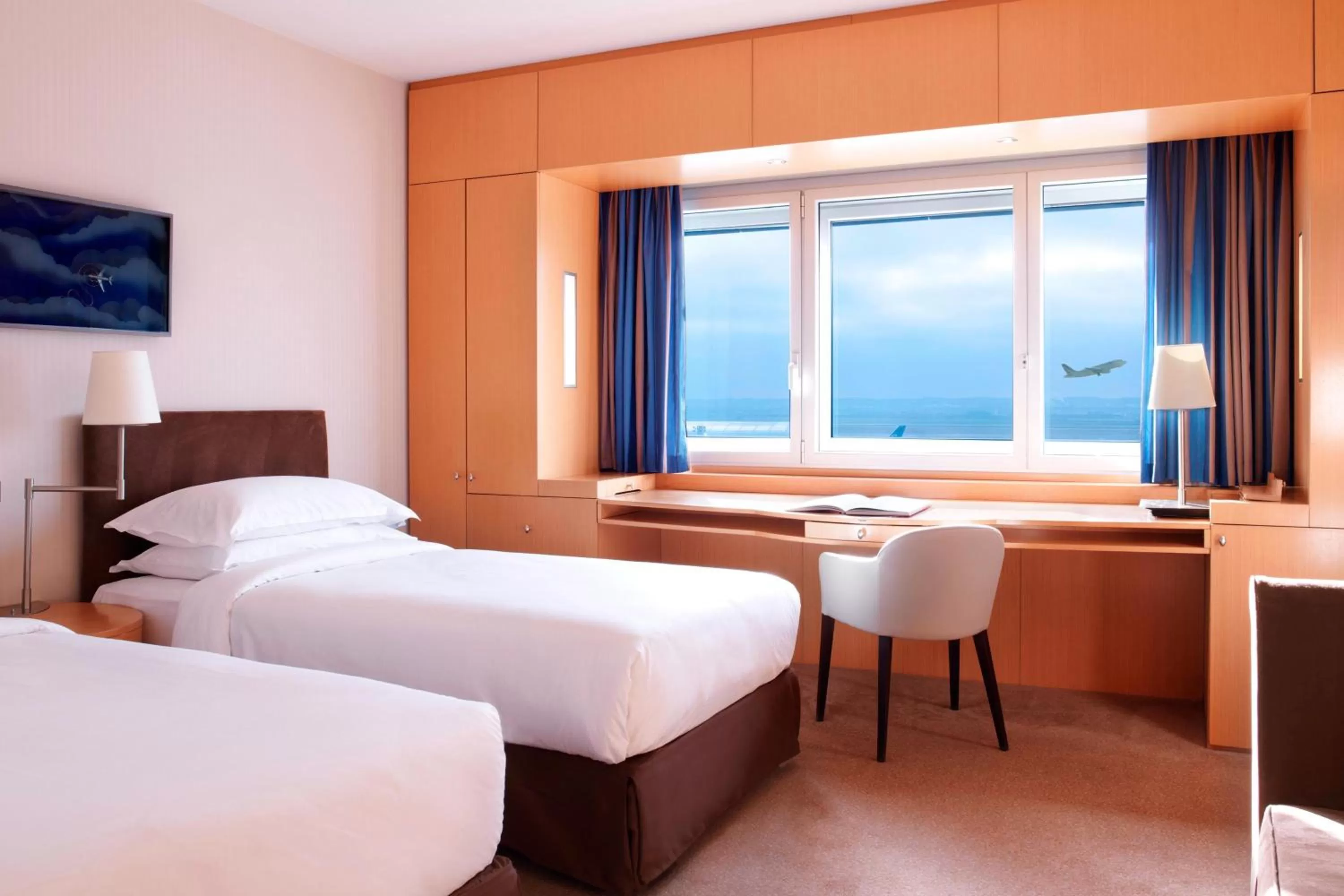 Photo of the whole room, Bed in Sheraton Paris Charles de Gaulle Airport Hotel