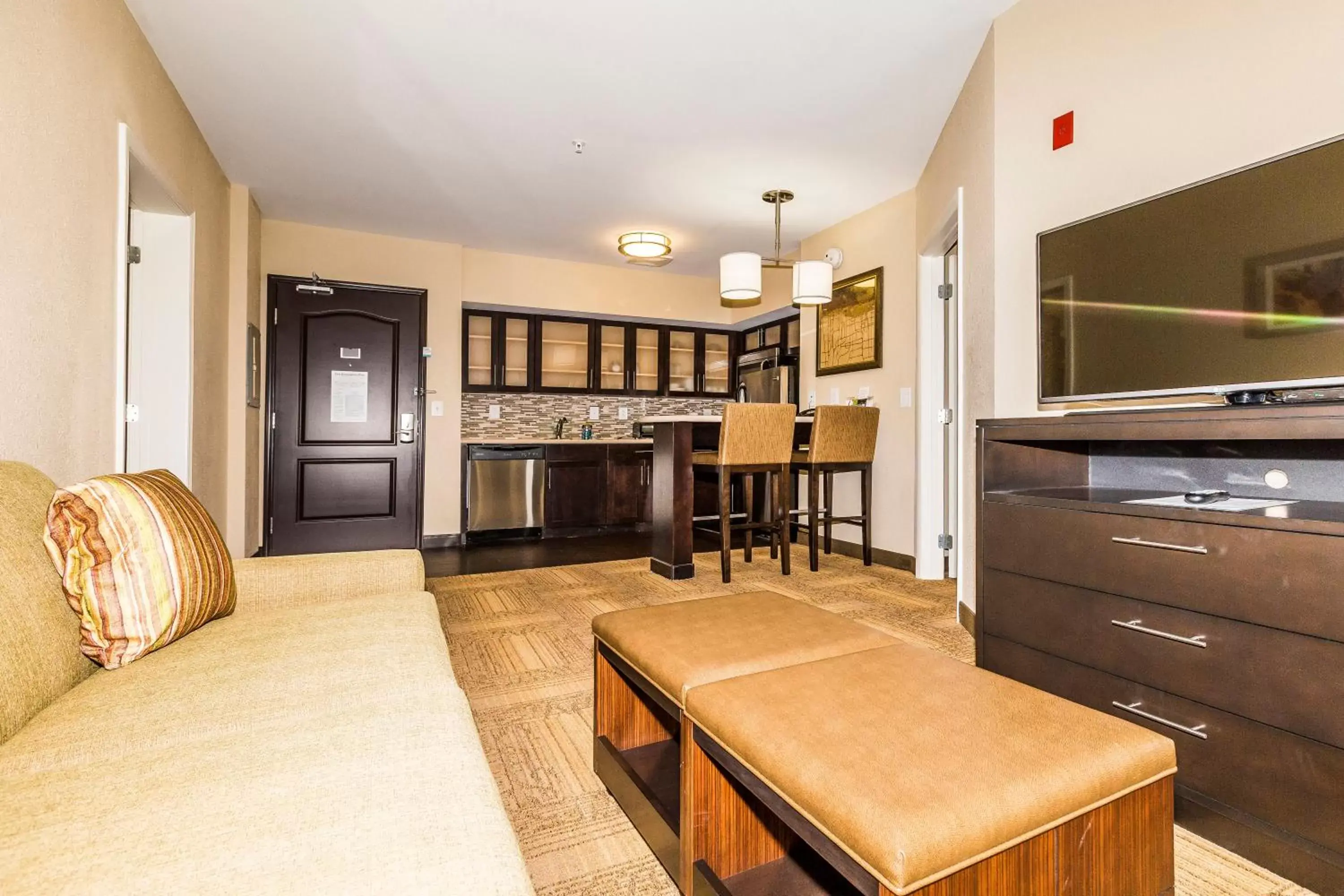 Photo of the whole room, Dining Area in Staybridge Suites Knoxville West, an IHG Hotel