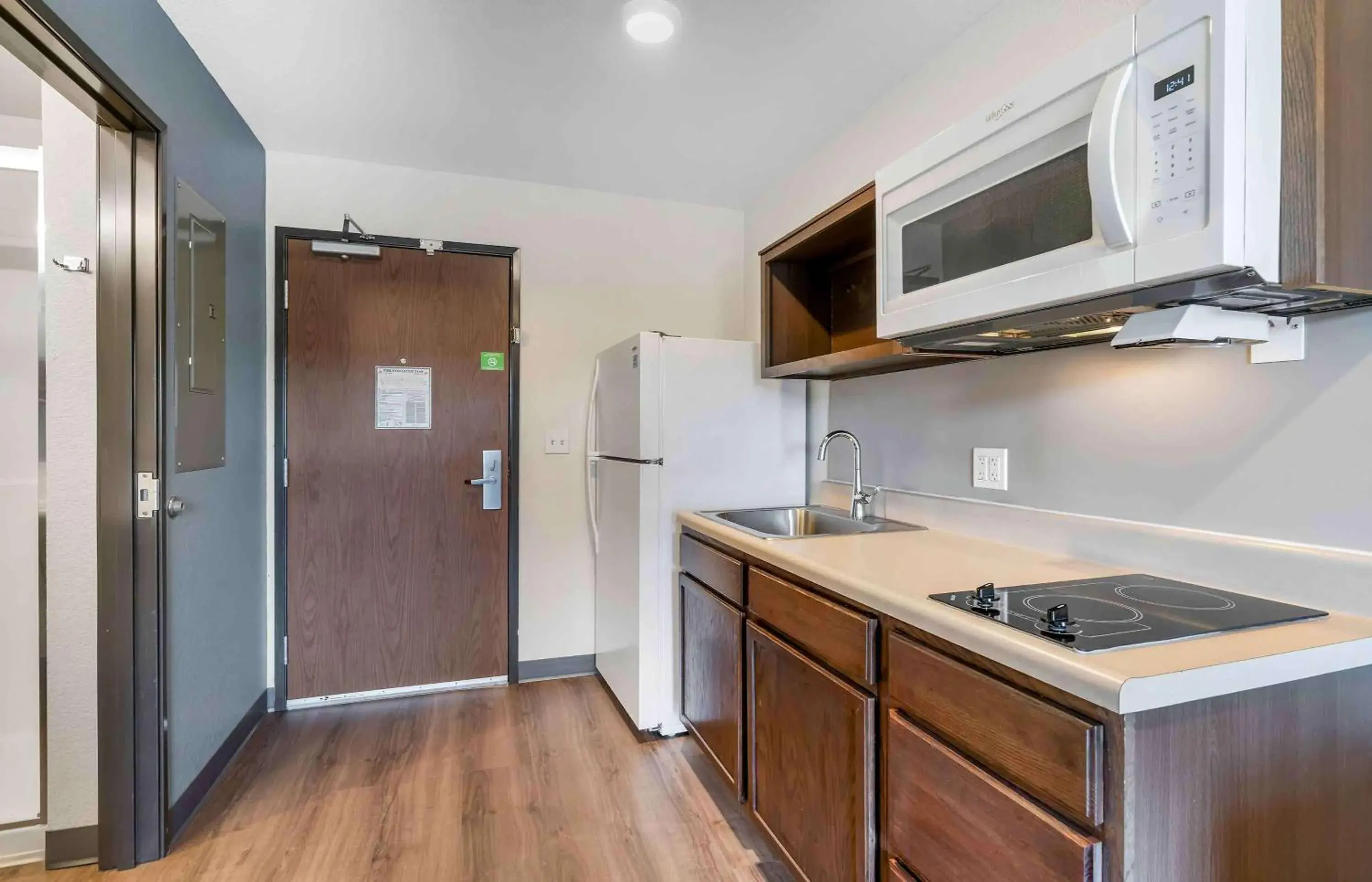 Bedroom, Kitchen/Kitchenette in Extended Stay America Suites - Portland - East