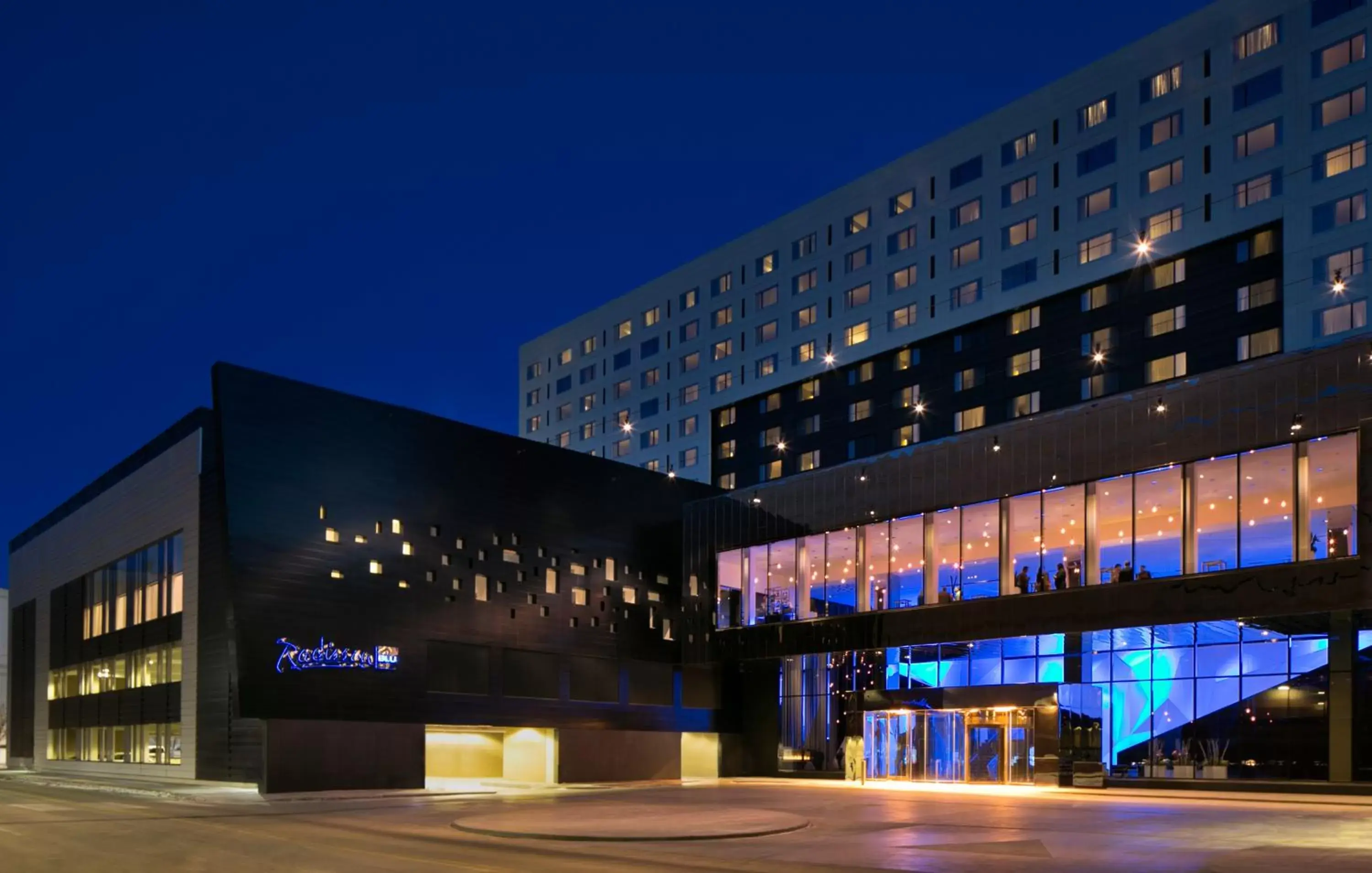 Facade/entrance, Property Building in Radisson Blu Mall of America