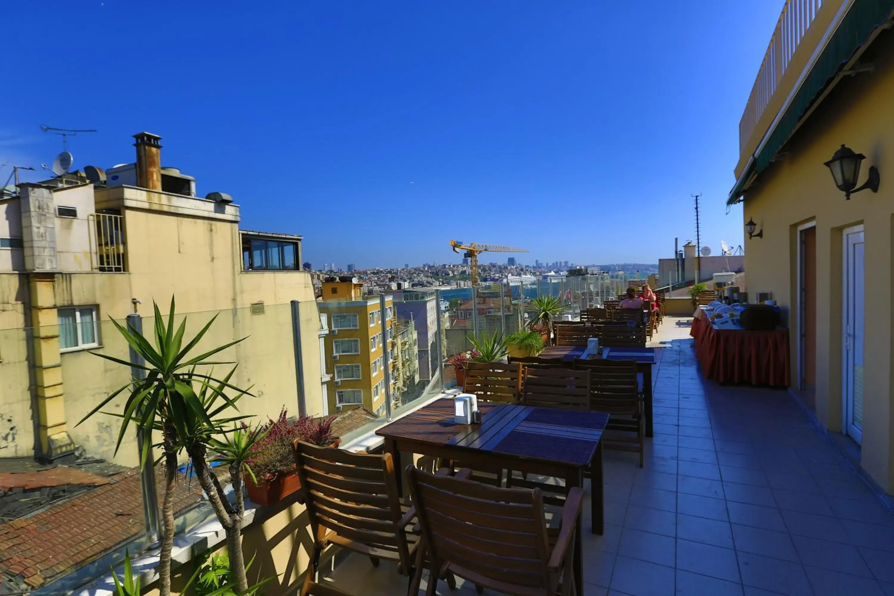 Restaurant/places to eat, Balcony/Terrace in Kafkas Hotel Istanbul