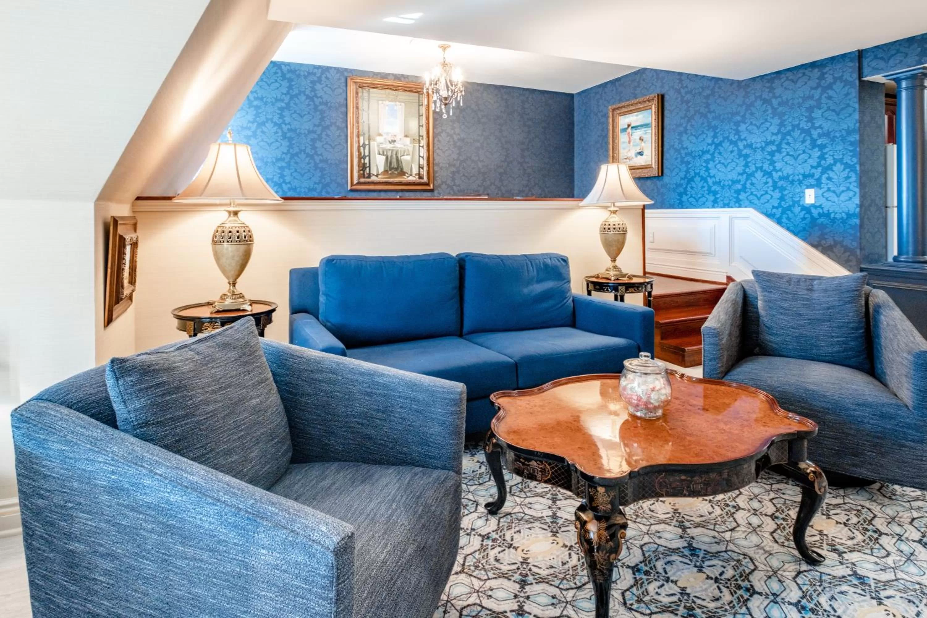 Living room in Red Coach Inn