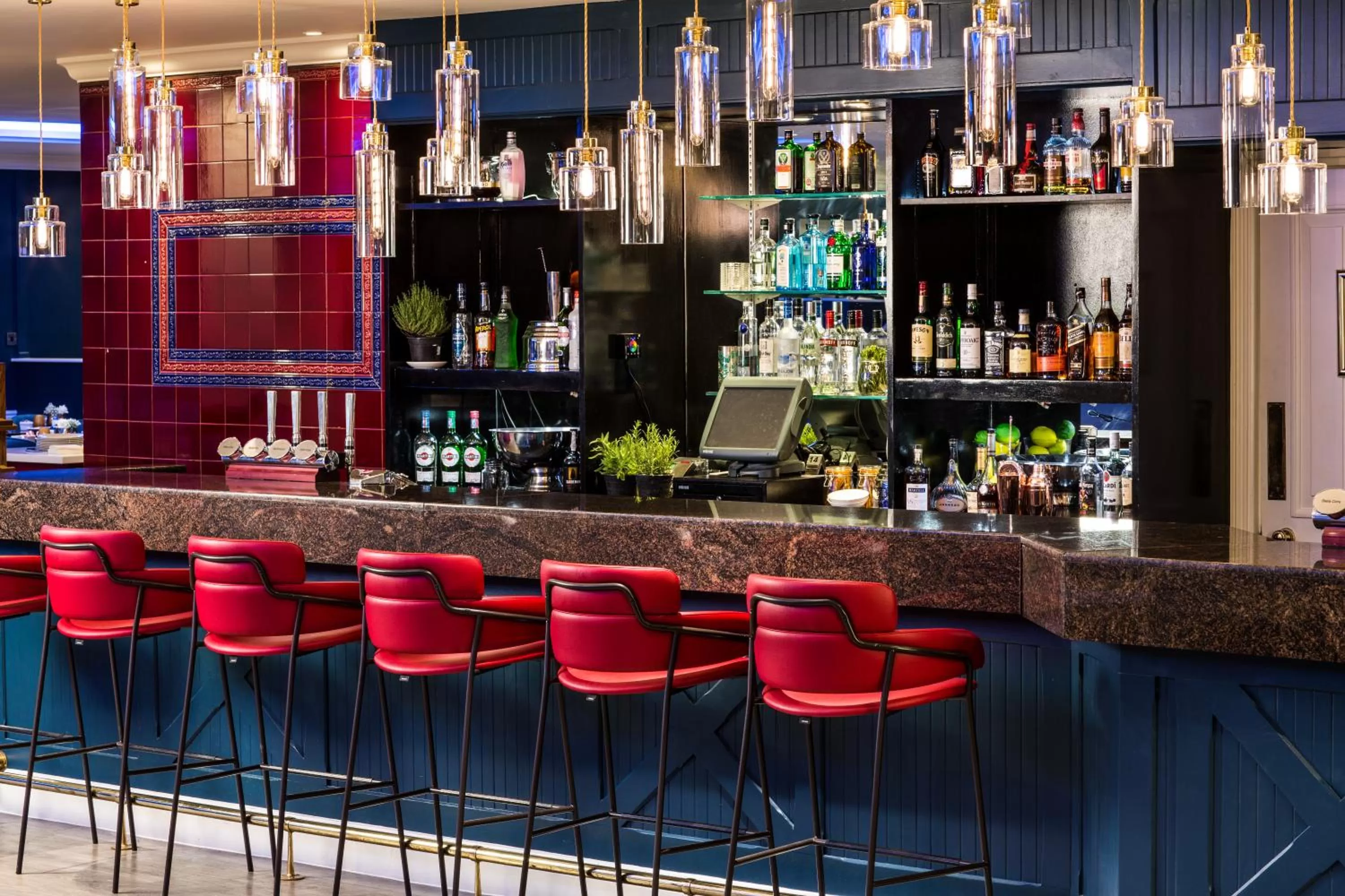 Lounge or bar in Mercure Swansea Hotel