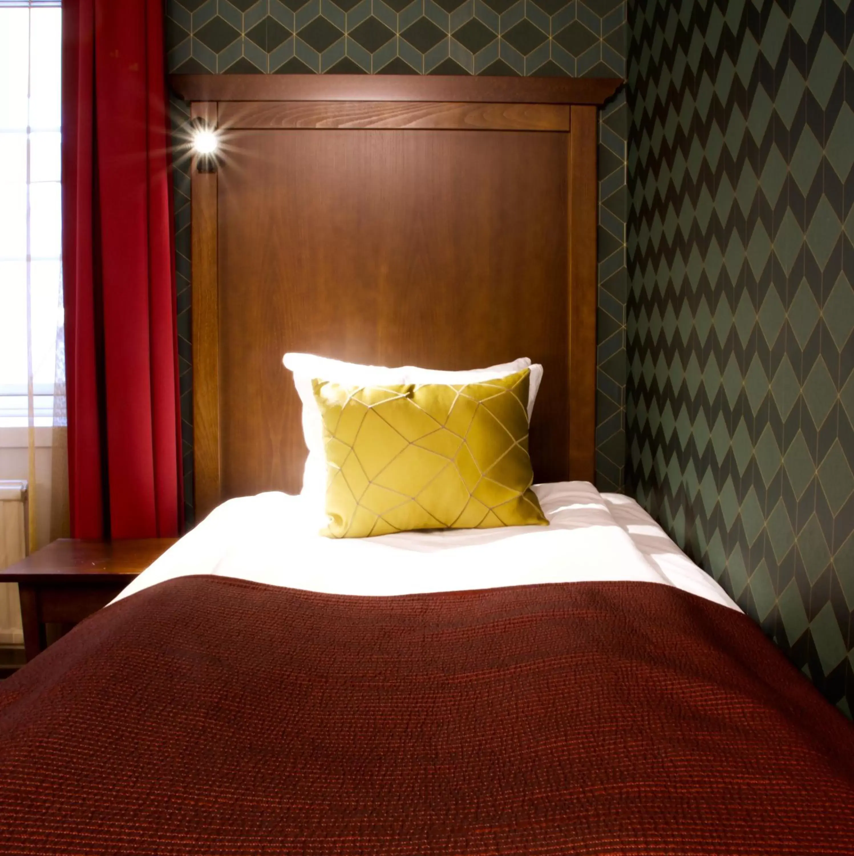 Property building, Bed in ProfilHotels Opera