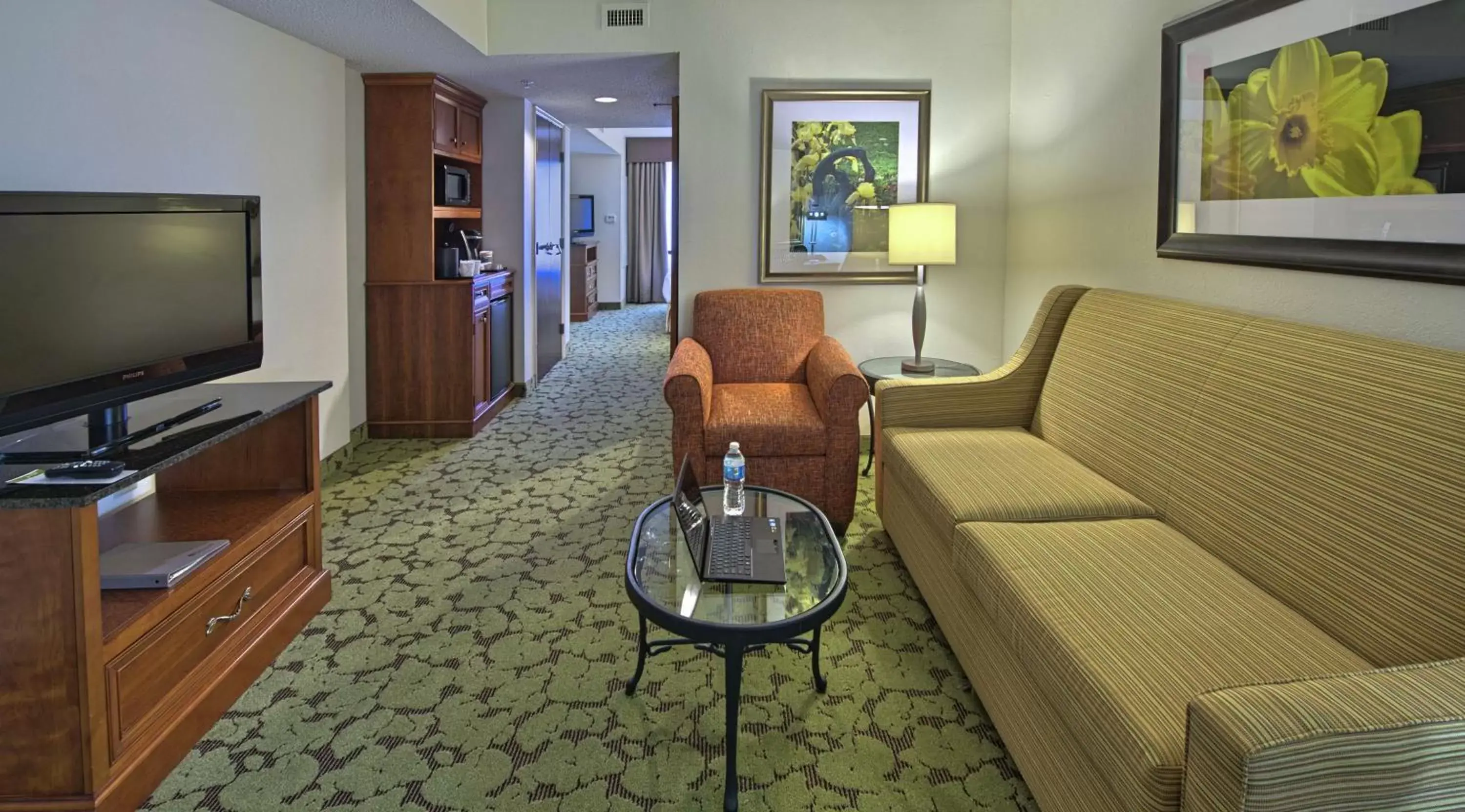 Bedroom, Seating Area in Hilton Garden Inn Auburn/Opelika