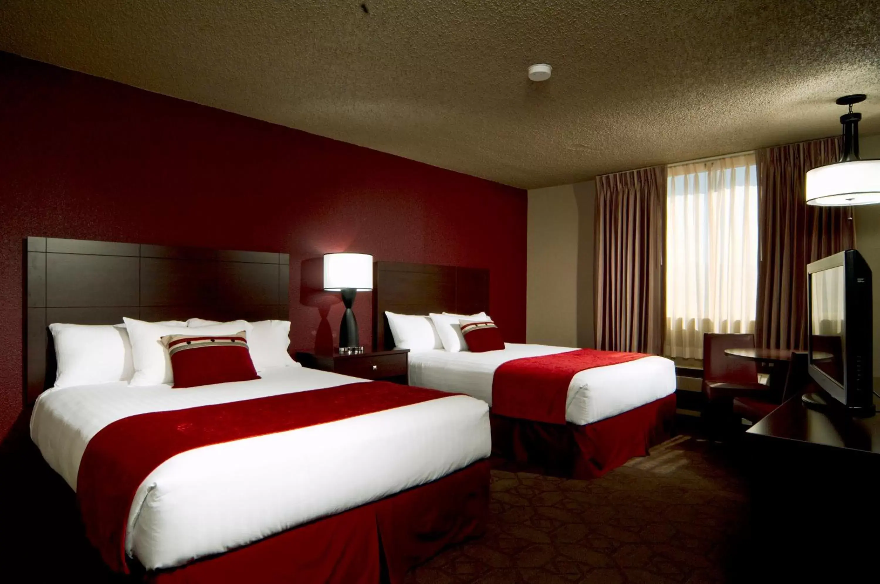 Bedroom, Bed in The Edgewater Hotel and Casino