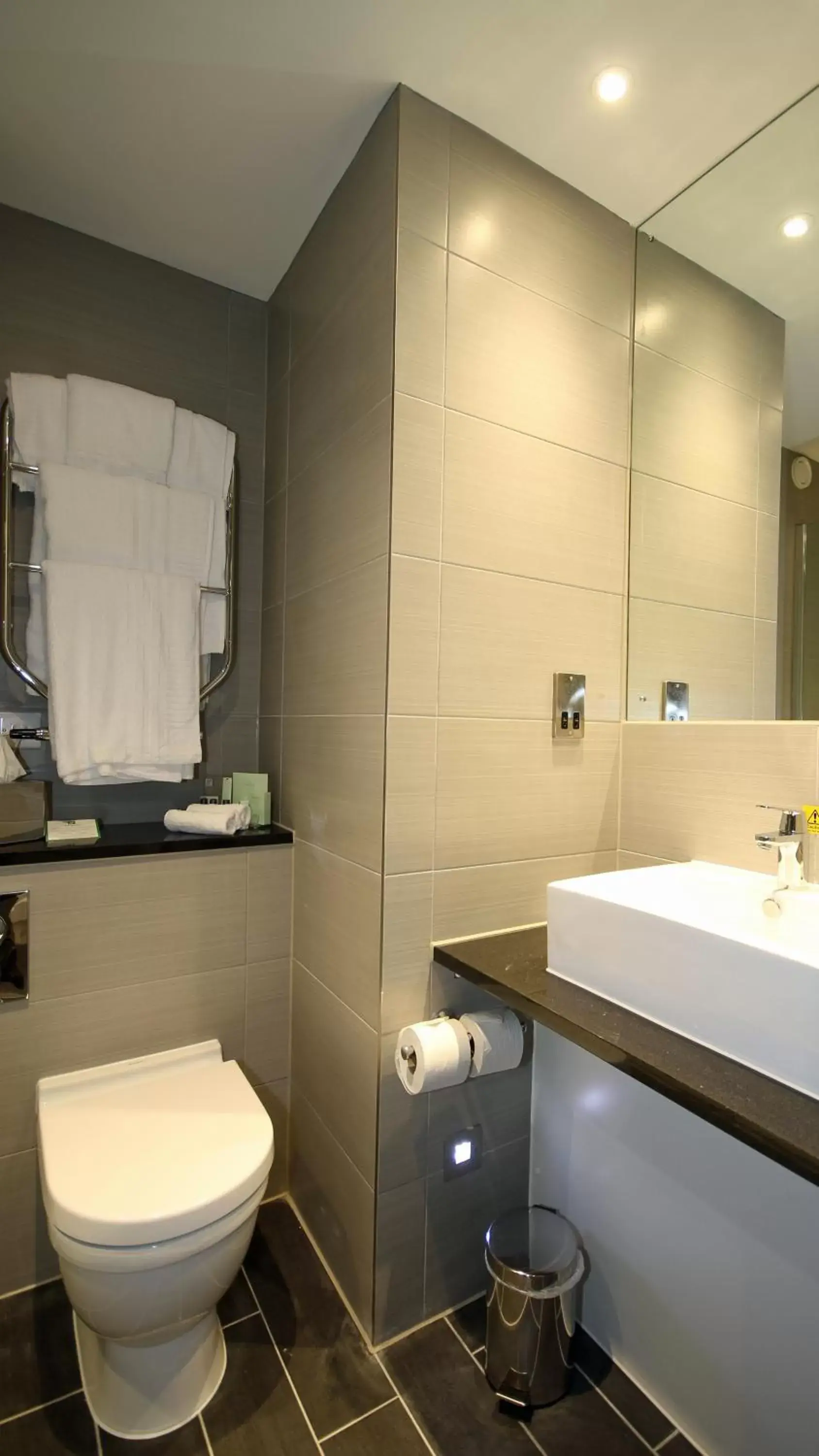 Bathroom in Holiday Inn Huntingdon Racecourse, an IHG Hotel