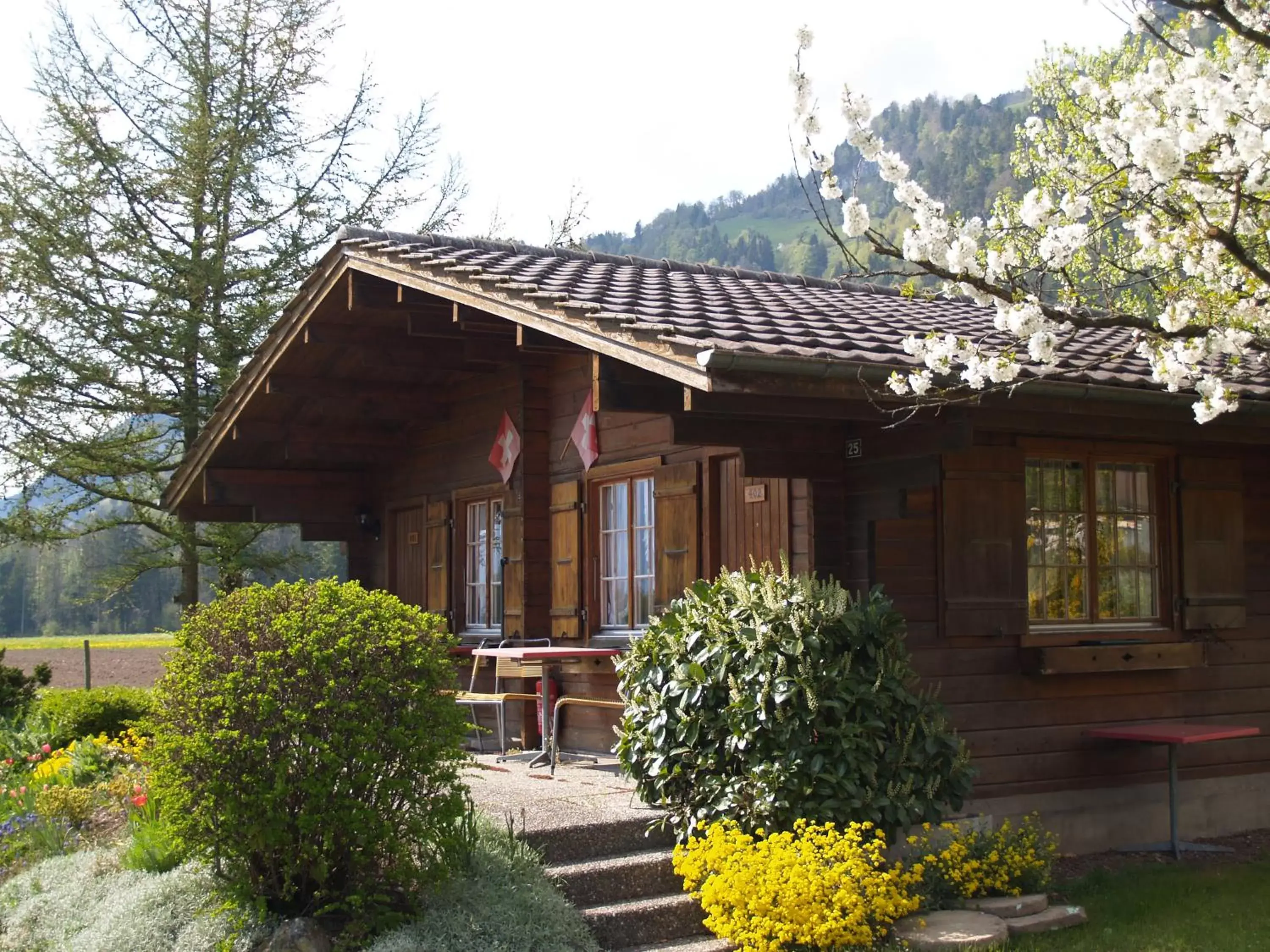 Facade/entrance, Property Building in Salzano Basic Rooms Interlaken