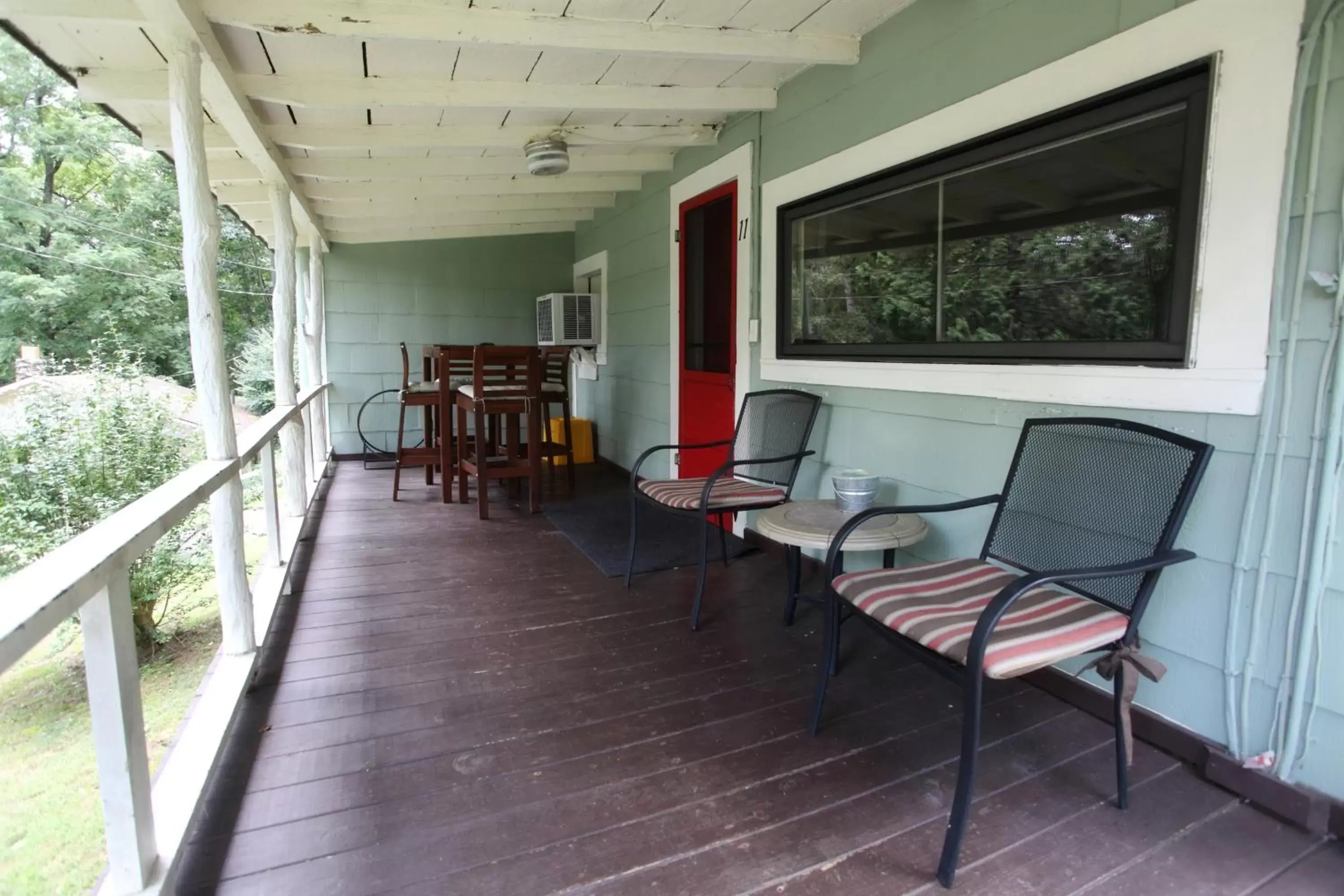 Balcony/Terrace, Lounge/Bar in The Pines Cottages