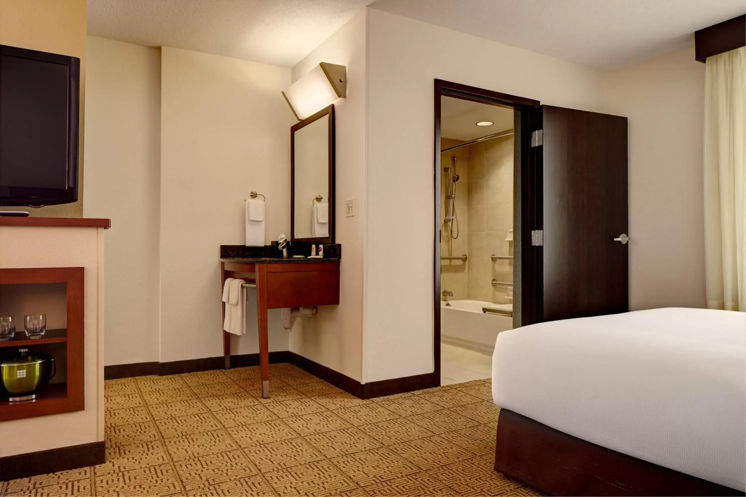 Queen Room with Two Queen Beds and Roll-In Shower - Disability Access in Hyatt Place Columbus/OSU