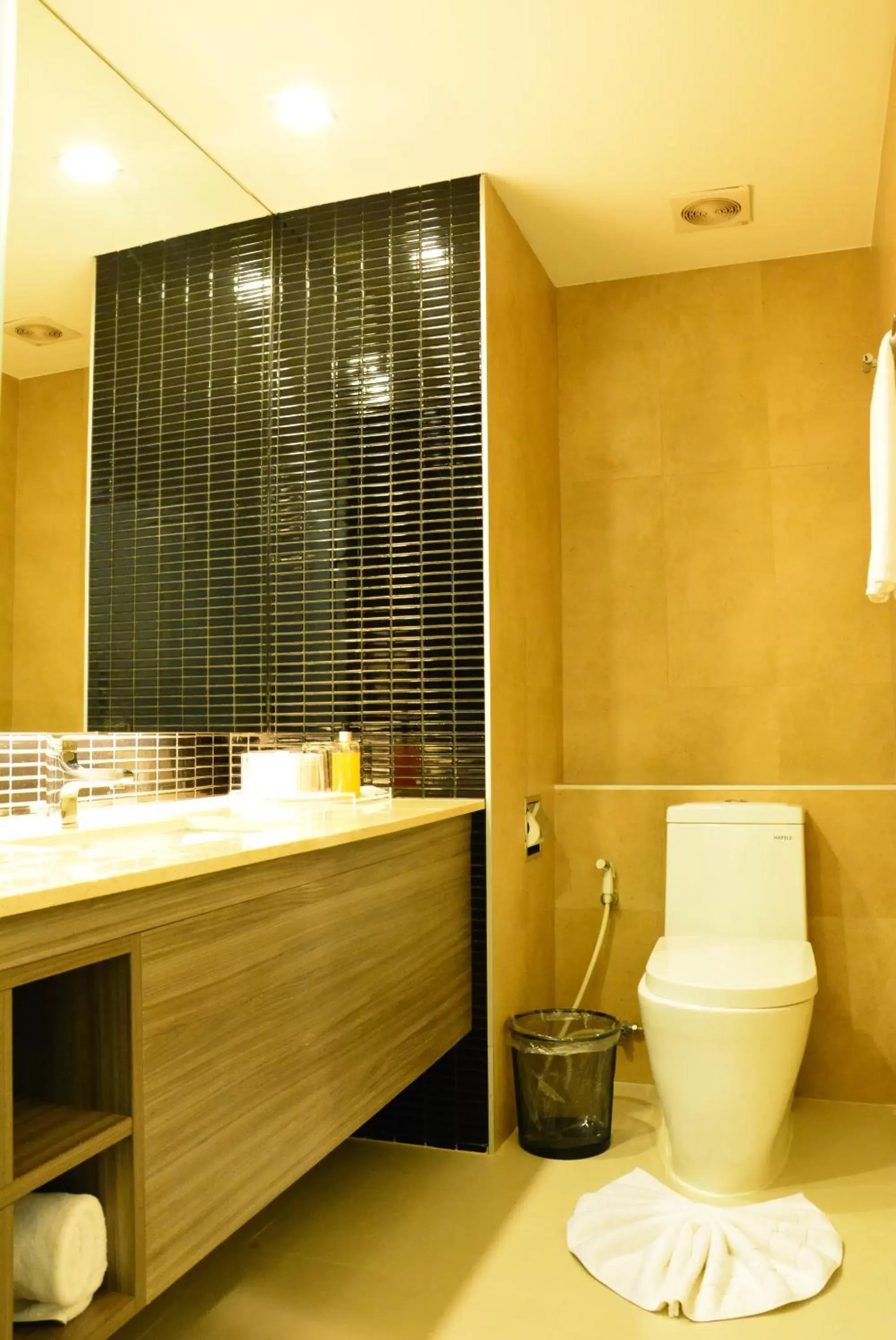 Toilet, Lobby/Reception in Trinity Silom Hotel