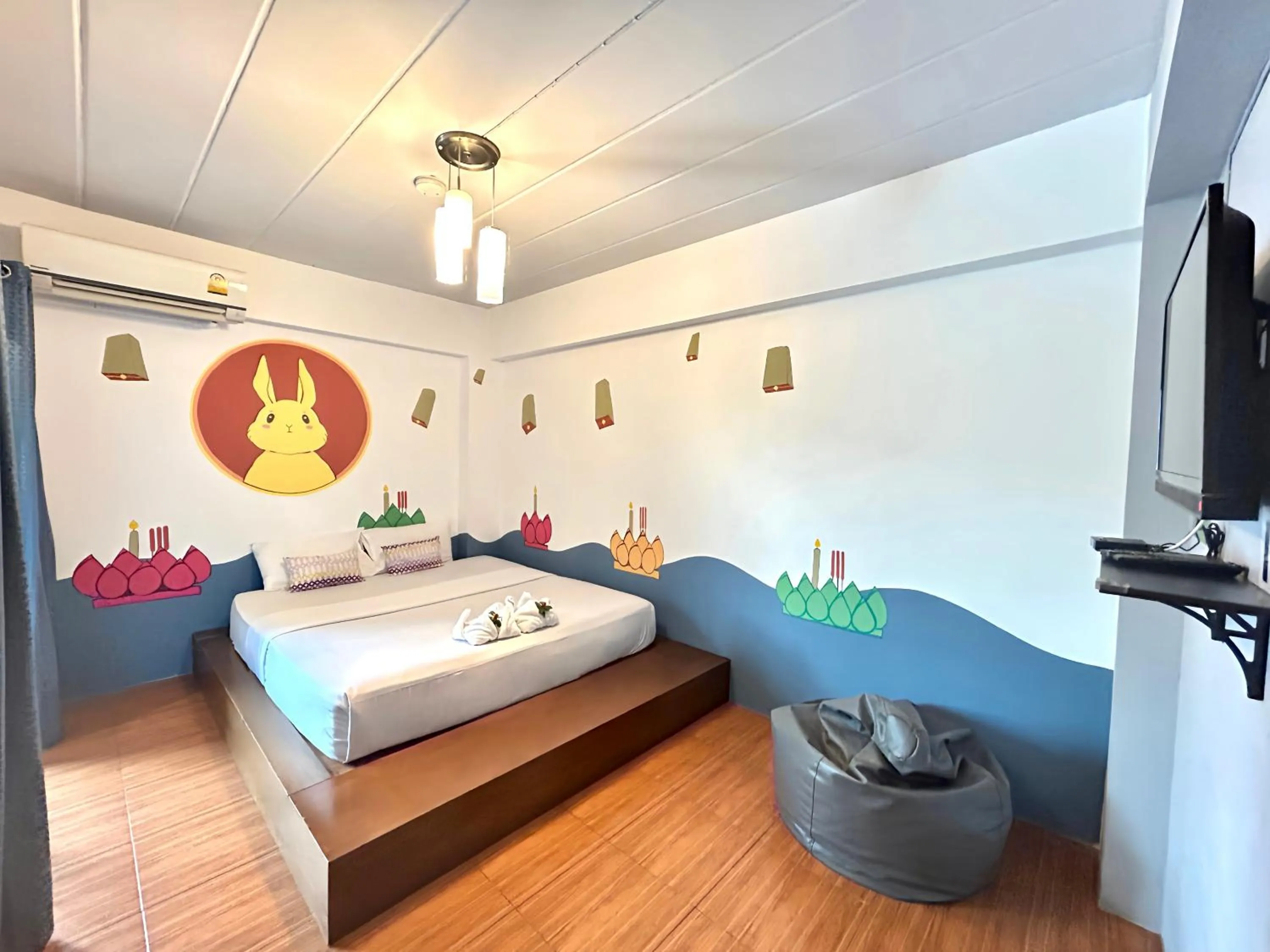 Bed in Hide Bangkok Hostel