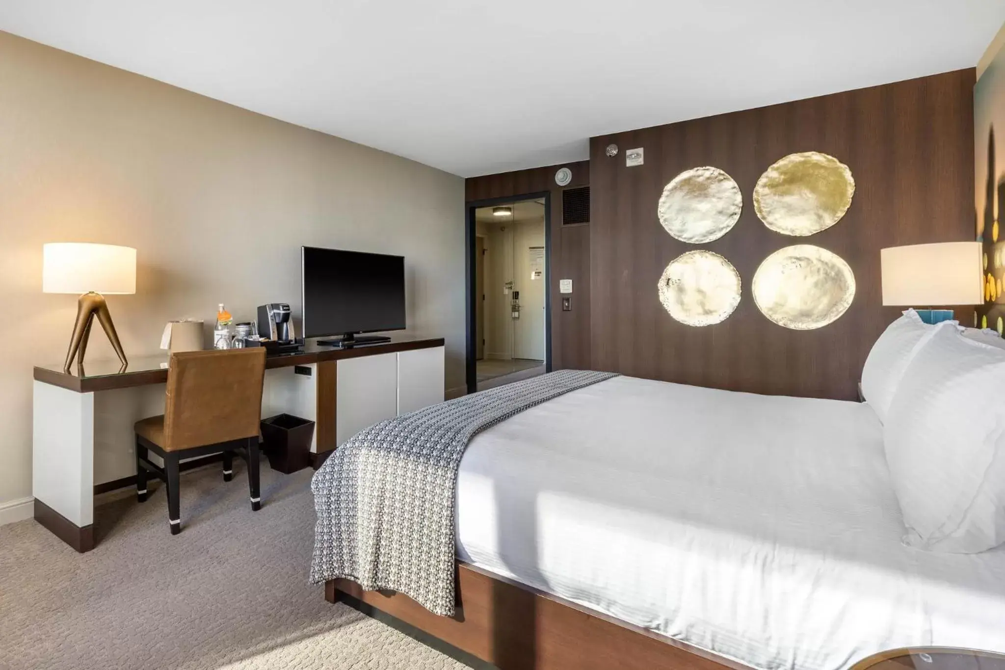 Bedroom, Bed in Omni Charlotte Hotel