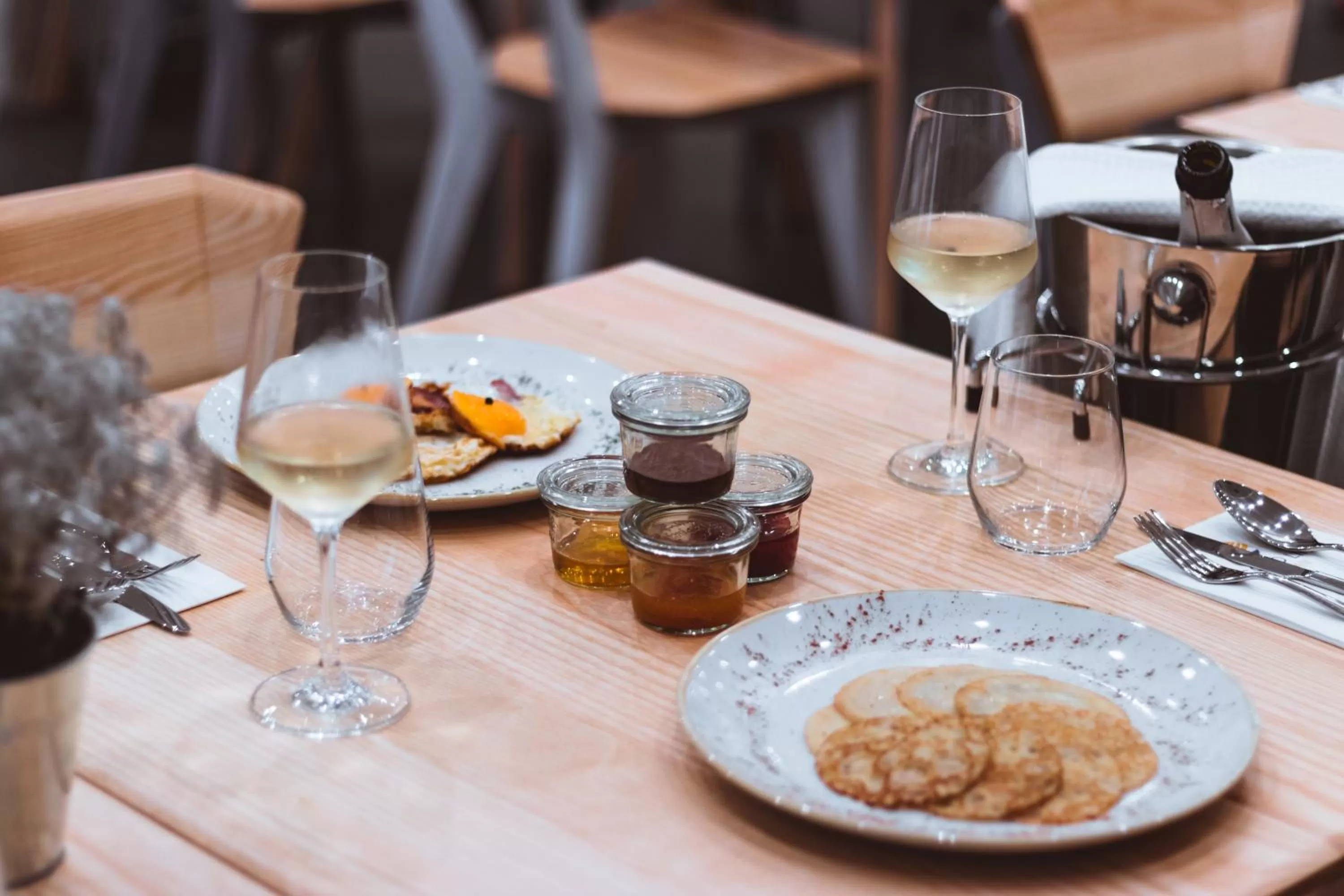 Restaurant/places to eat in Second Life in Piran - Hotel Zala Piran with private parking and shuttle service