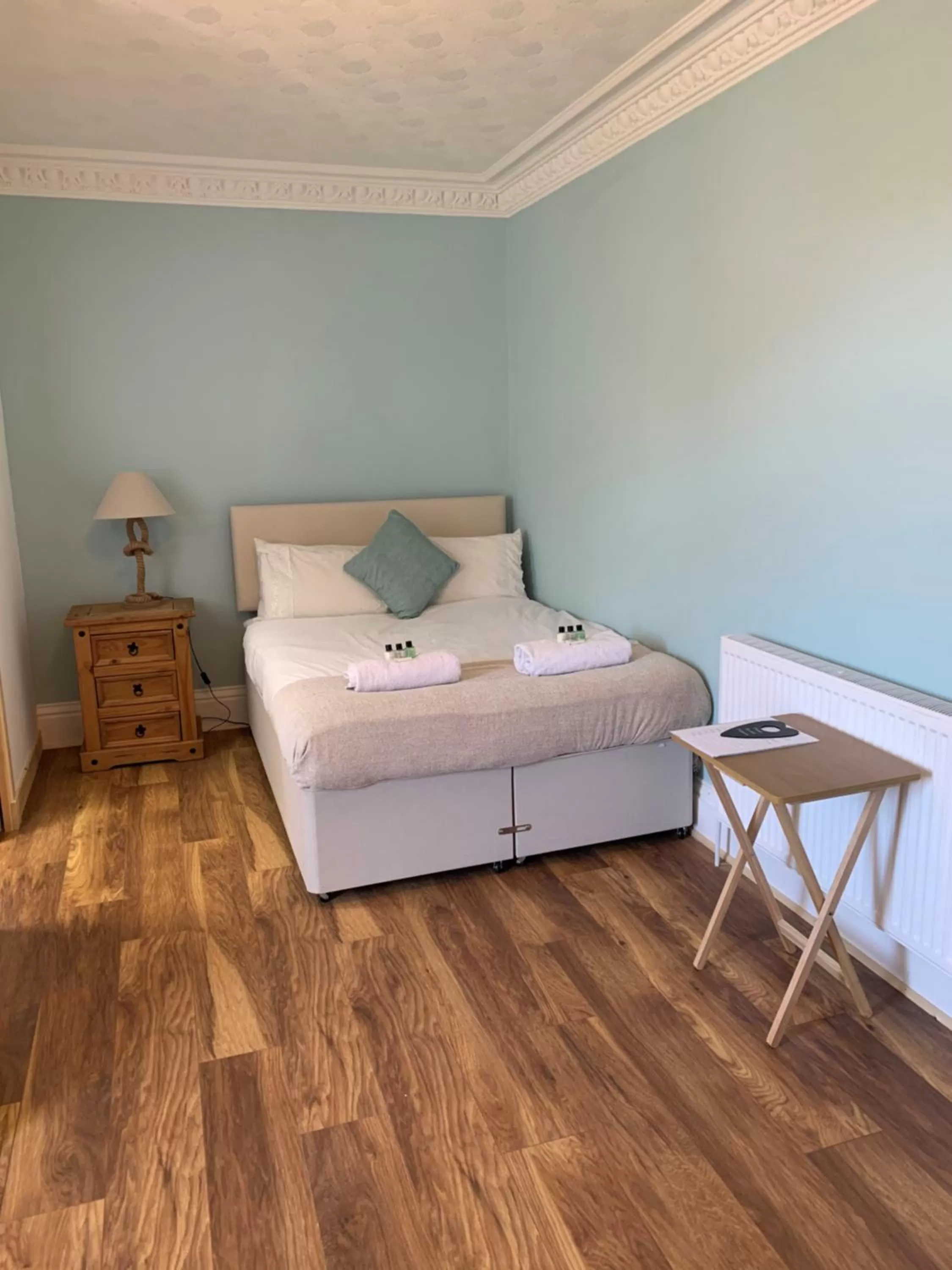 Bedroom, Bed in The Ship Inn