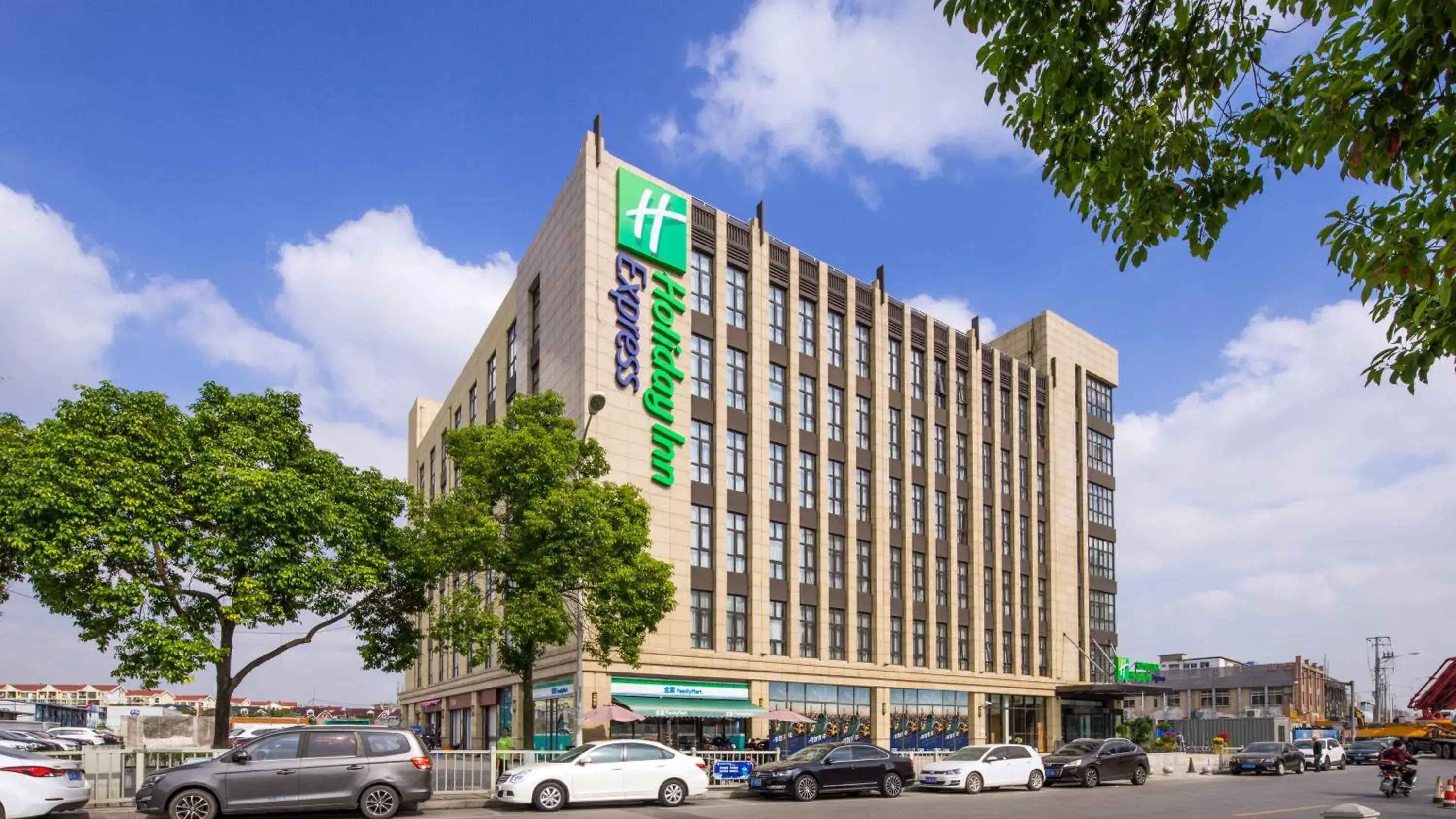 Property Building in HOLIDAY INN EXPRESS SHANGHAI HONGQIAO NORTH