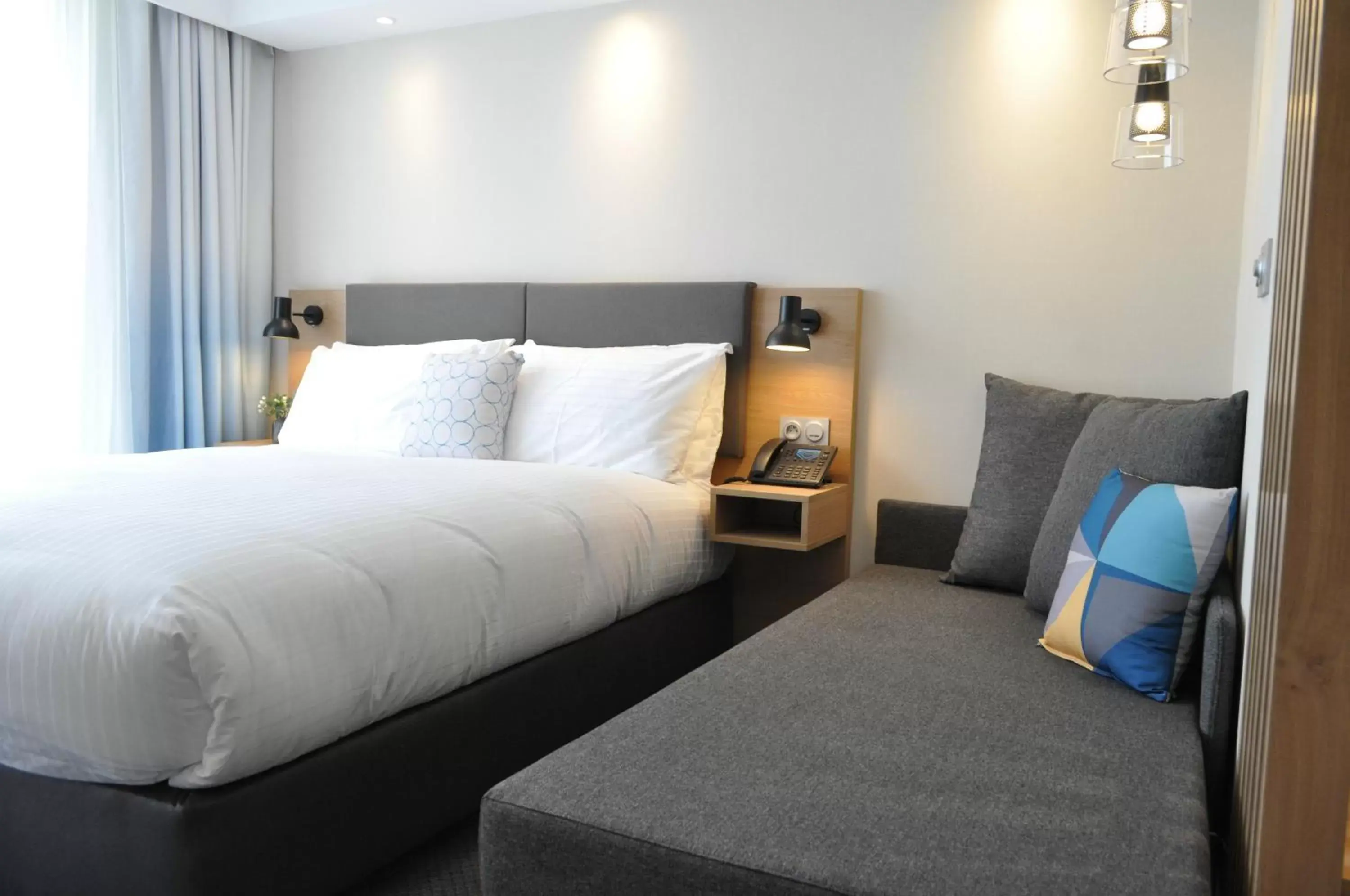 Bed in Holiday Inn - Bordeaux-Merignac, an IHG Hotel