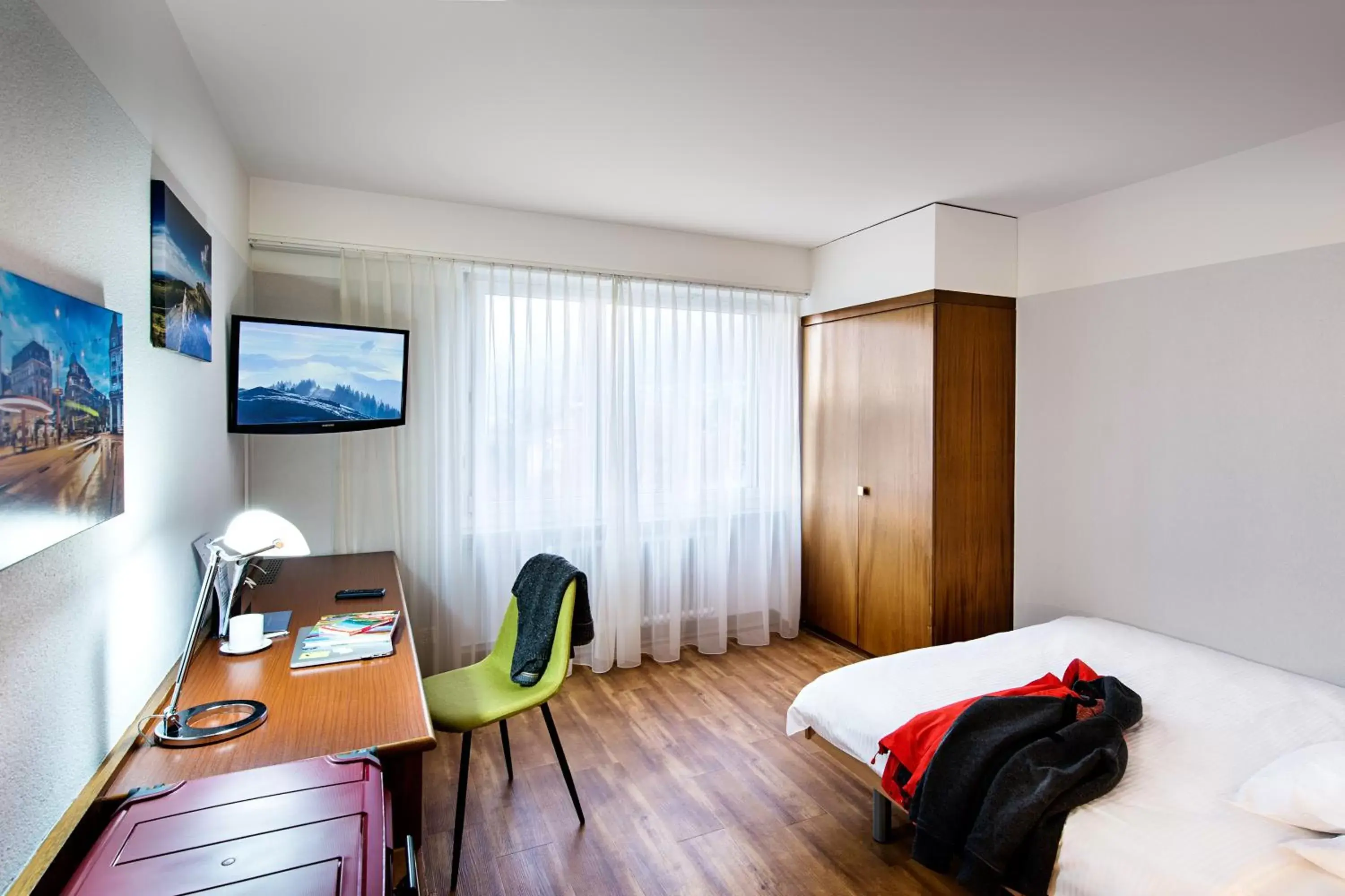 Bedroom, TV/Entertainment Center in City Hotel Biel Bienne Free Parking