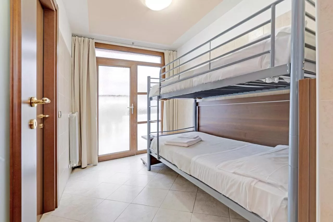 bunk bed, Bed in Hotel Grotto Bagat