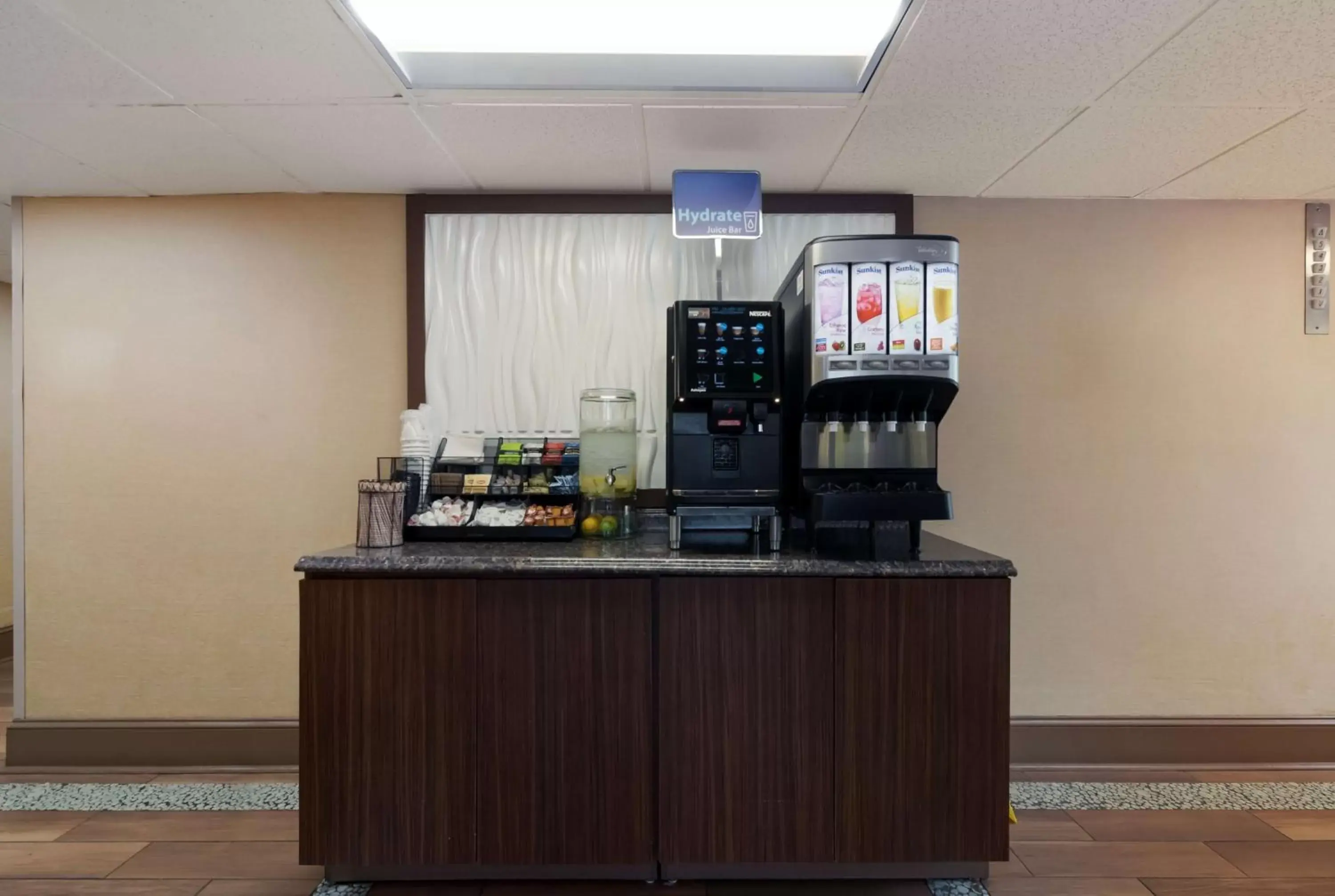 Breakfast in Best Western Hampton Coliseum Inn Breakfast in Best Western Hampton Coliseum Inn