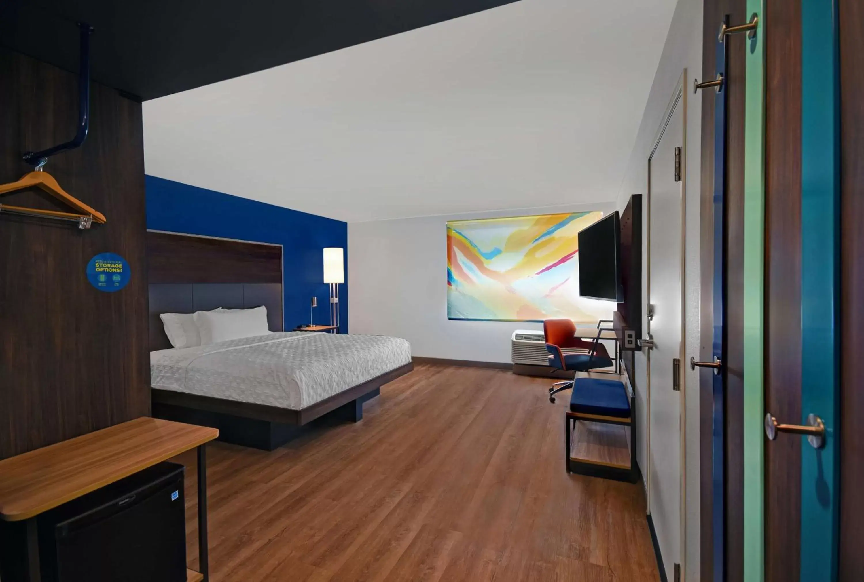 Bedroom, Bed in Tru By Hilton Monroe, MI